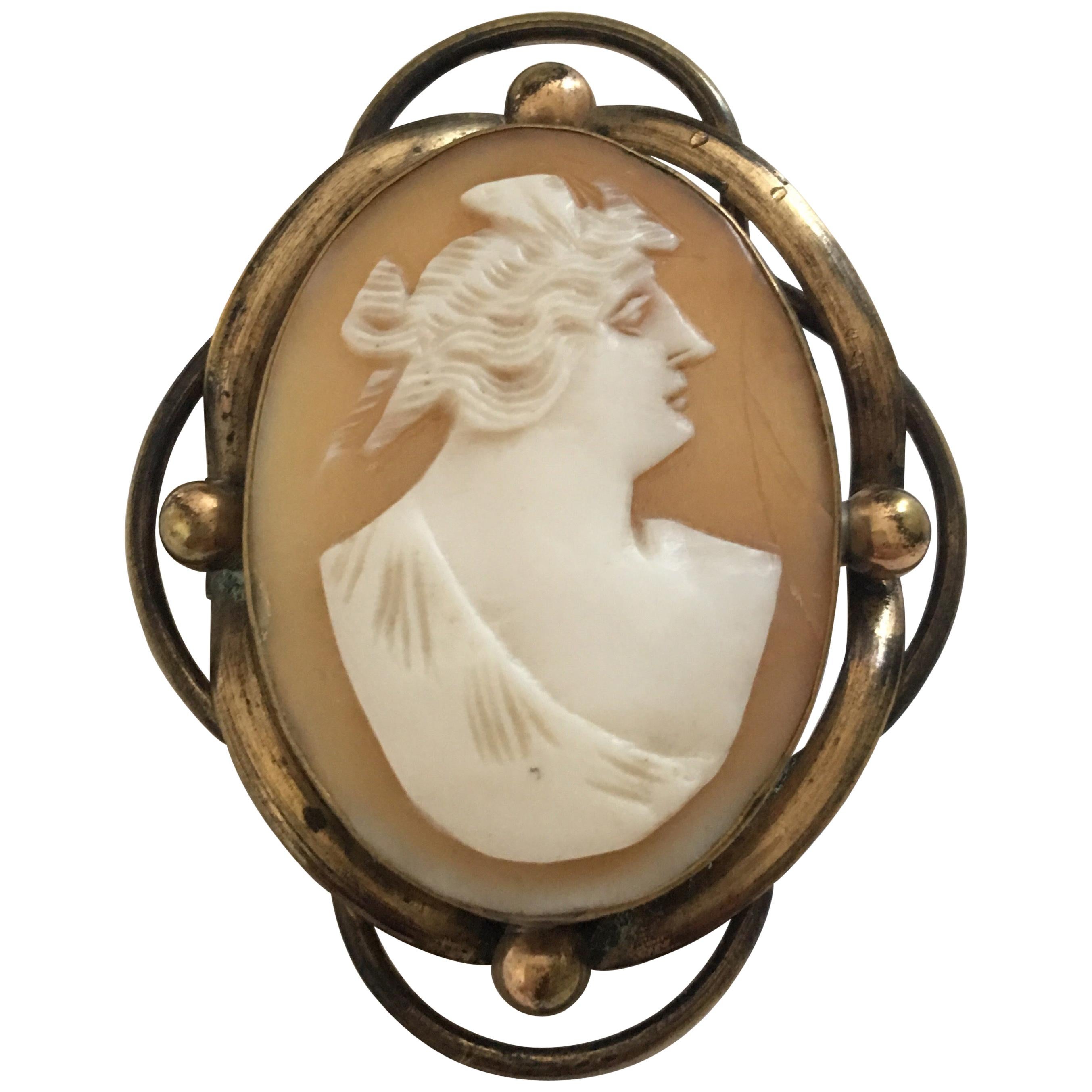 Antique Gold-Plated Victorian Pendant / Brooch Cameo