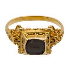 Anello rinascimentale in oro antico con pietre preziose