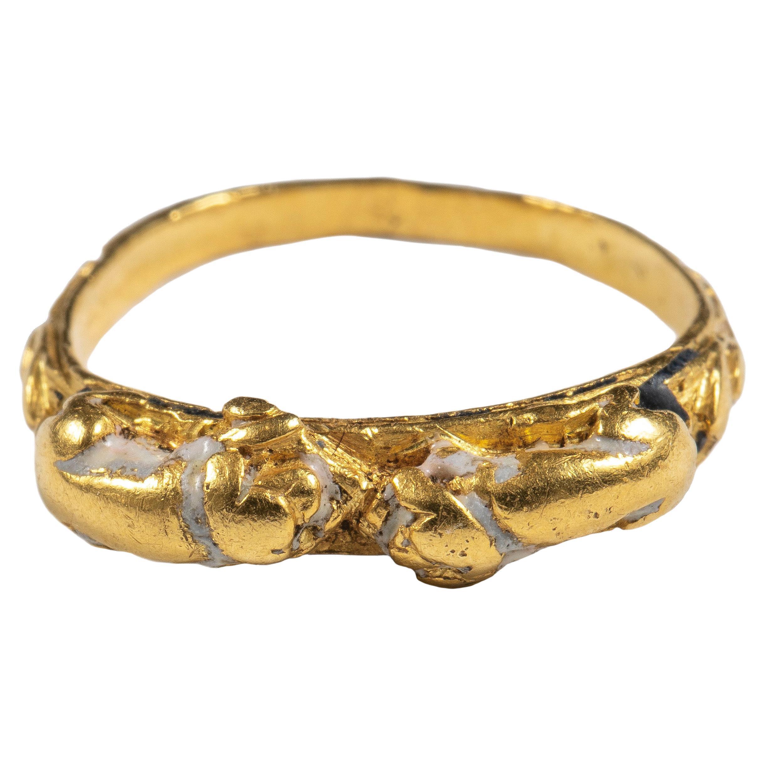 Antiker Renaissance-Ring aus Gold mit zwei Hunden, Rosa im Angebot