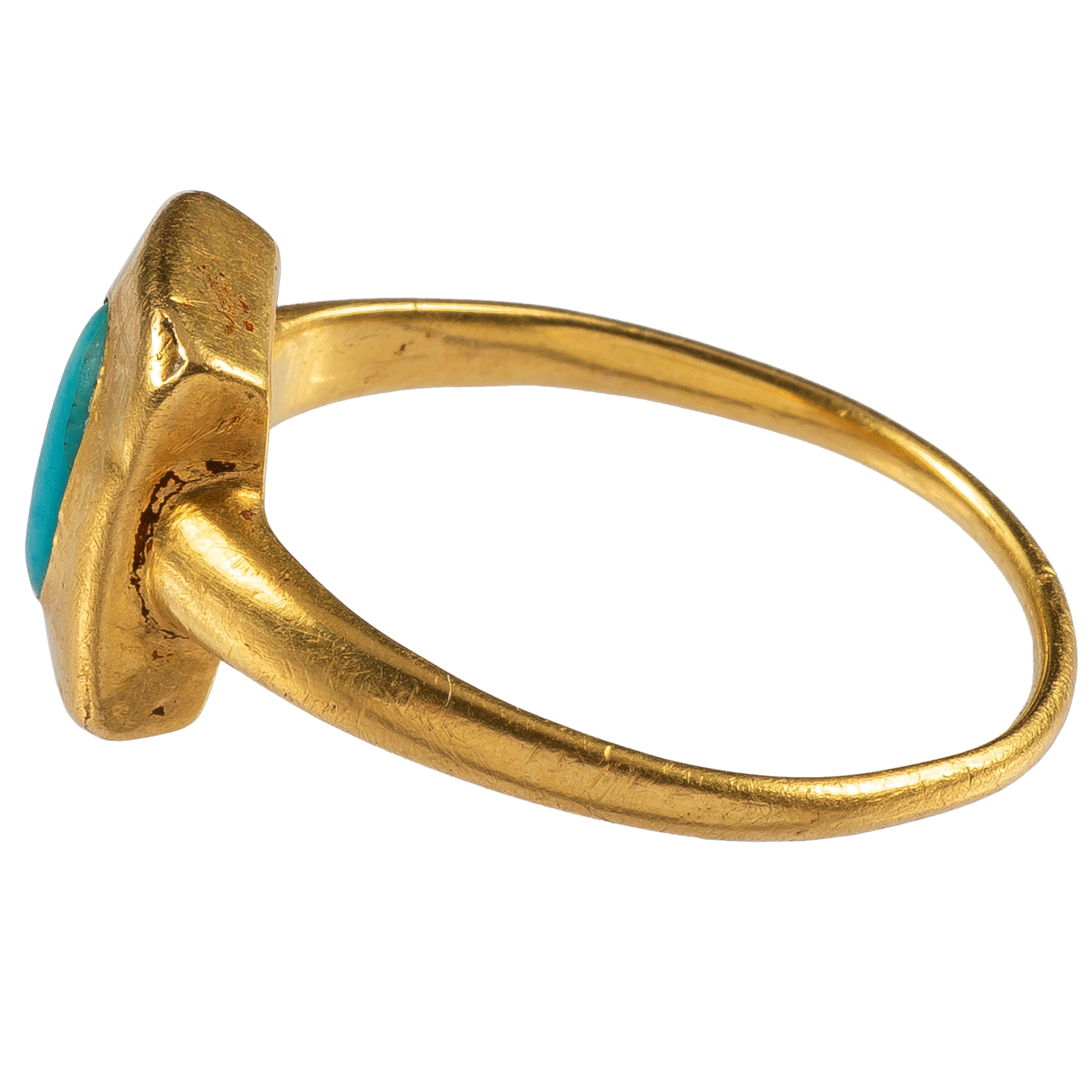 Antique Gold Renaissance Ring with Turquoise Cabochon In Good Condition In Chicago, IL