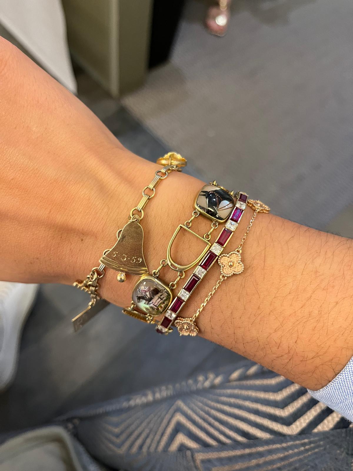 Antique Gold Reverse Painted Essex Crystal Link Bracelet Showing Hunting Scenes In Good Condition In Princeton, NJ