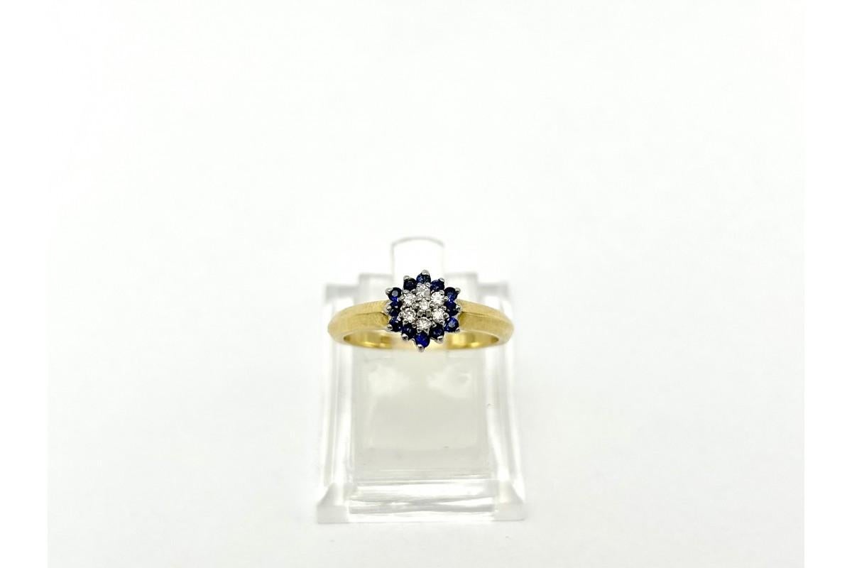 Brilliant Cut Antique gold ring with diamonds and sapphires, Great Britain, mid-20th century. For Sale