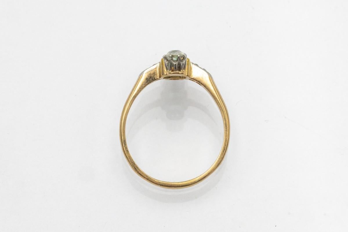 Antique gold ring with emerald and diamonds, Scandinavia, ca. 1910/1920. In Fair Condition For Sale In Chorzów, PL