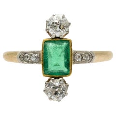 Antique gold ring with emerald and diamonds, Scandinavia, ca. 1910/1920.