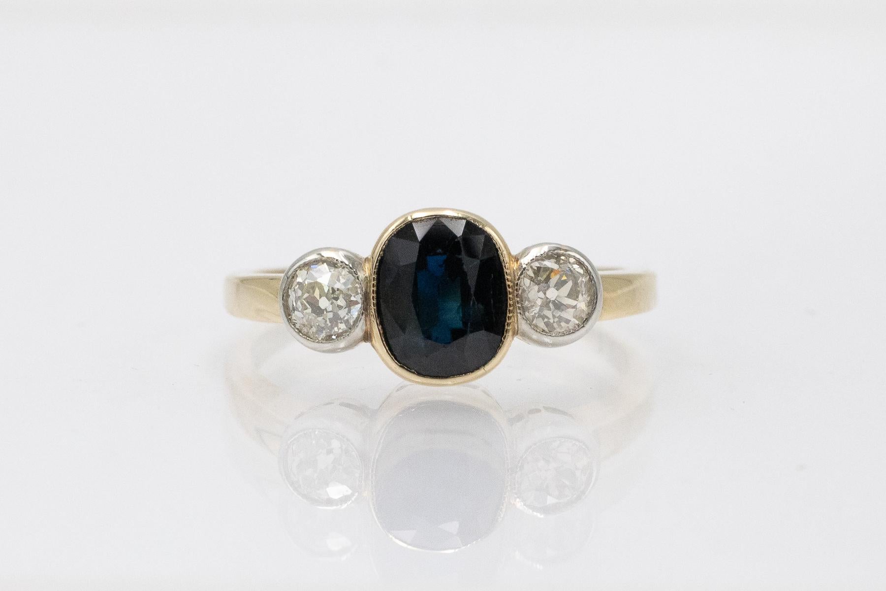 Antique gold ring with sapphire and diamonds, Austria, circa 1930s. In Good Condition For Sale In Chorzów, PL