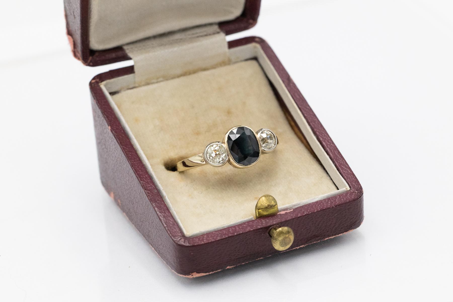 Antique gold ring with sapphire and diamonds, Austria, circa 1930s. For Sale 3
