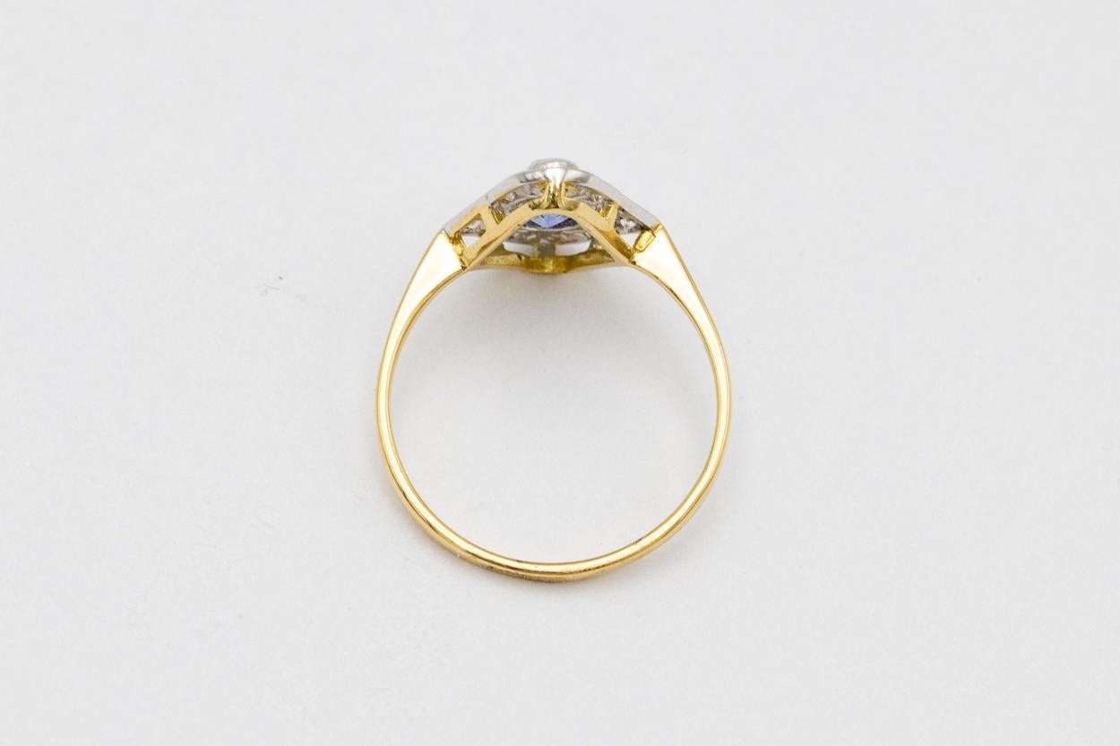 Antique gold ring with sapphire and diamonds, Great Britain, mid-20th century. For Sale 4