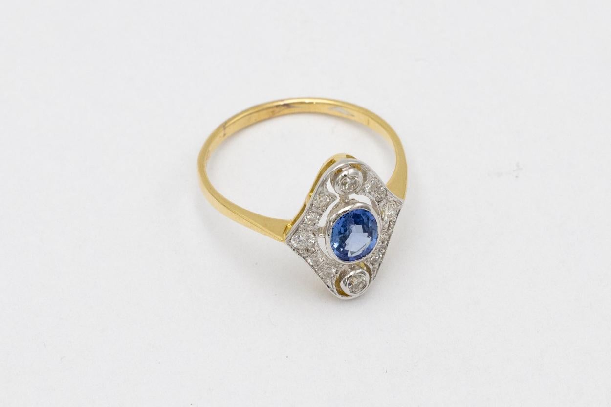 Antique gold ring with sapphire and diamonds, Great Britain, mid-20th century. For Sale 3