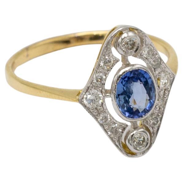 Antique gold ring with sapphire and diamonds, Great Britain, mid-20th century. For Sale