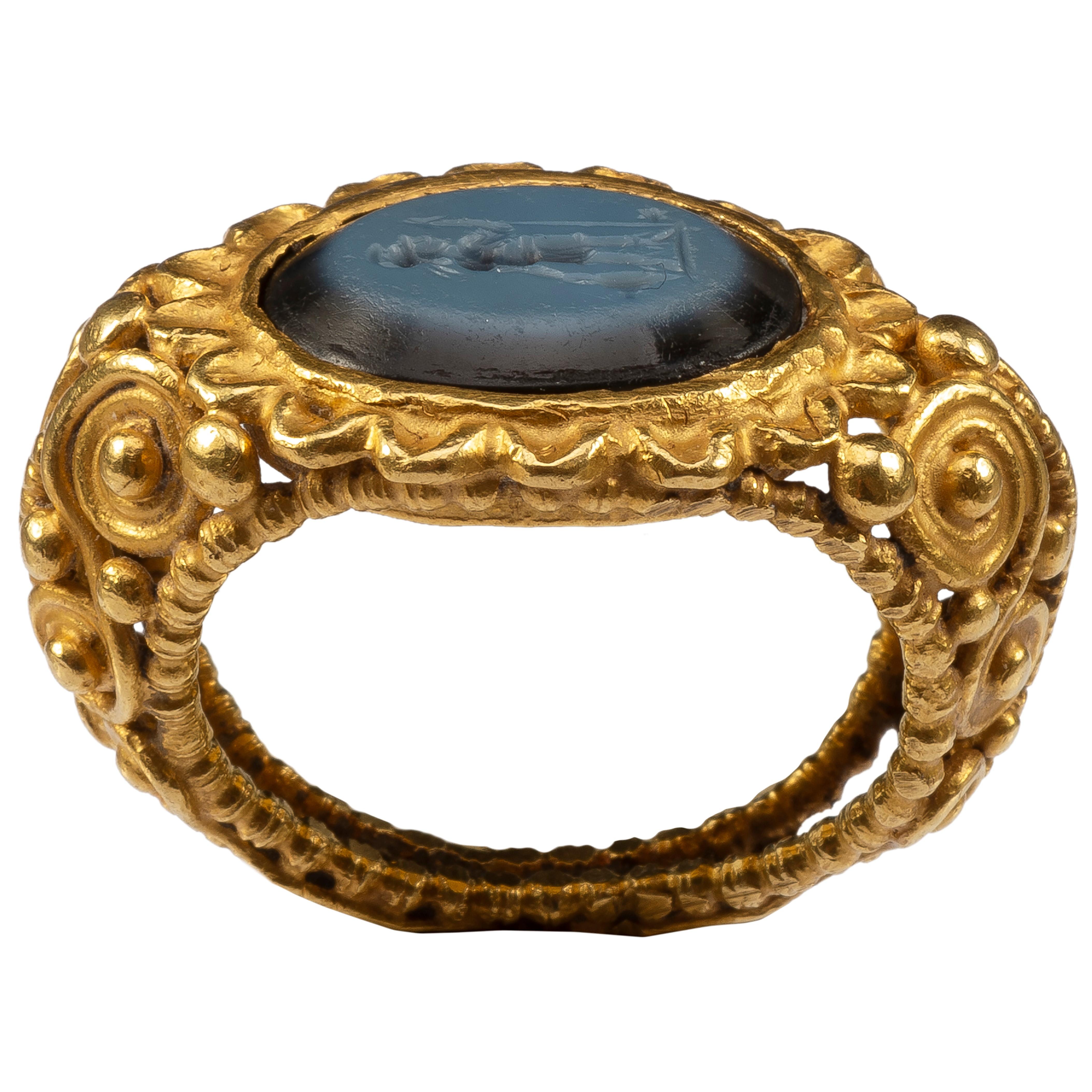 Antiker Gold-Ring mit römischem Intaglio (Klassisch-römisch) im Angebot