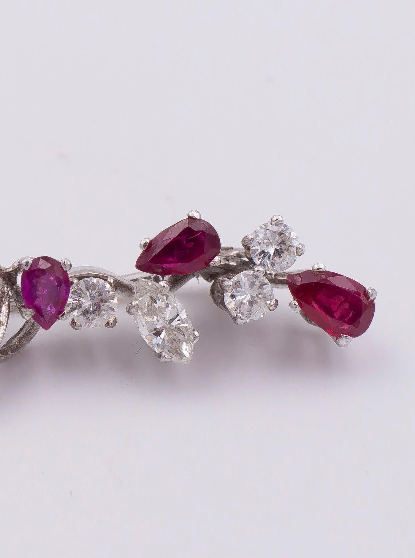 Antique Gold, Ruby and Diamond Brooch, 1940s In Good Condition For Sale In Bologna, IT