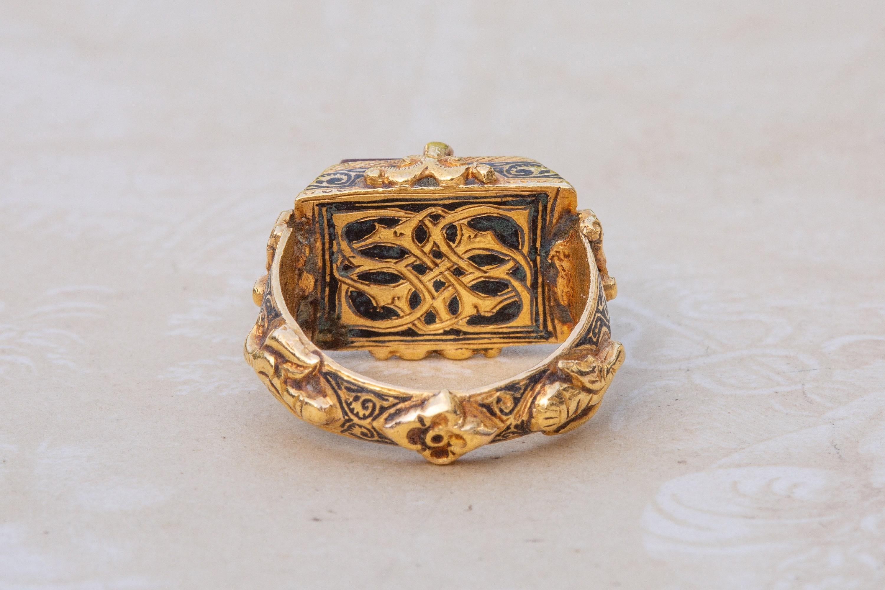Women's or Men's Antique Gold Seljuk 12th Century Ring Carnelian Intaglio Kufic Islamic Signet For Sale