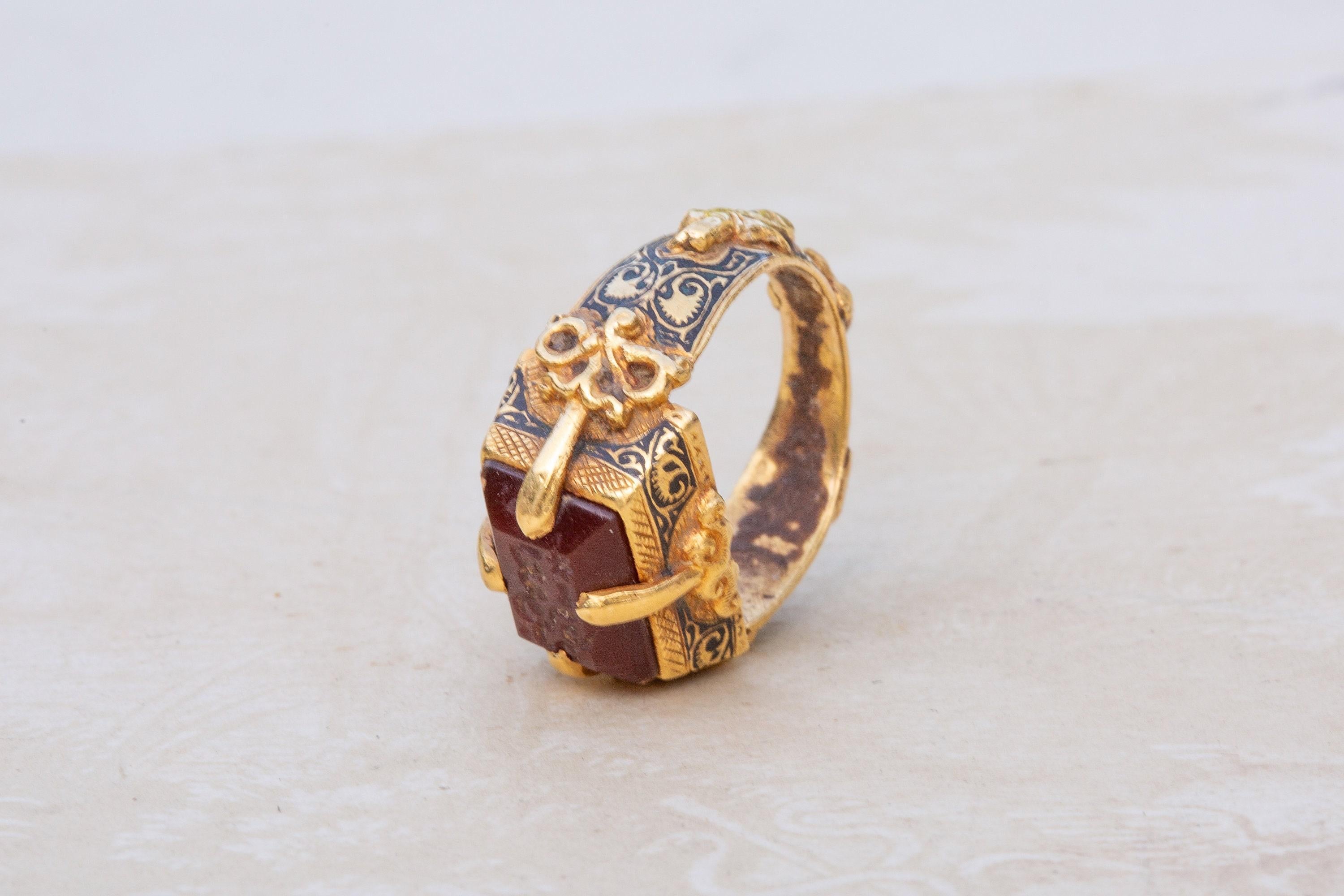 Antique Gold Seljuk 12th Century Ring Carnelian Intaglio Kufic Islamic Signet For Sale 3