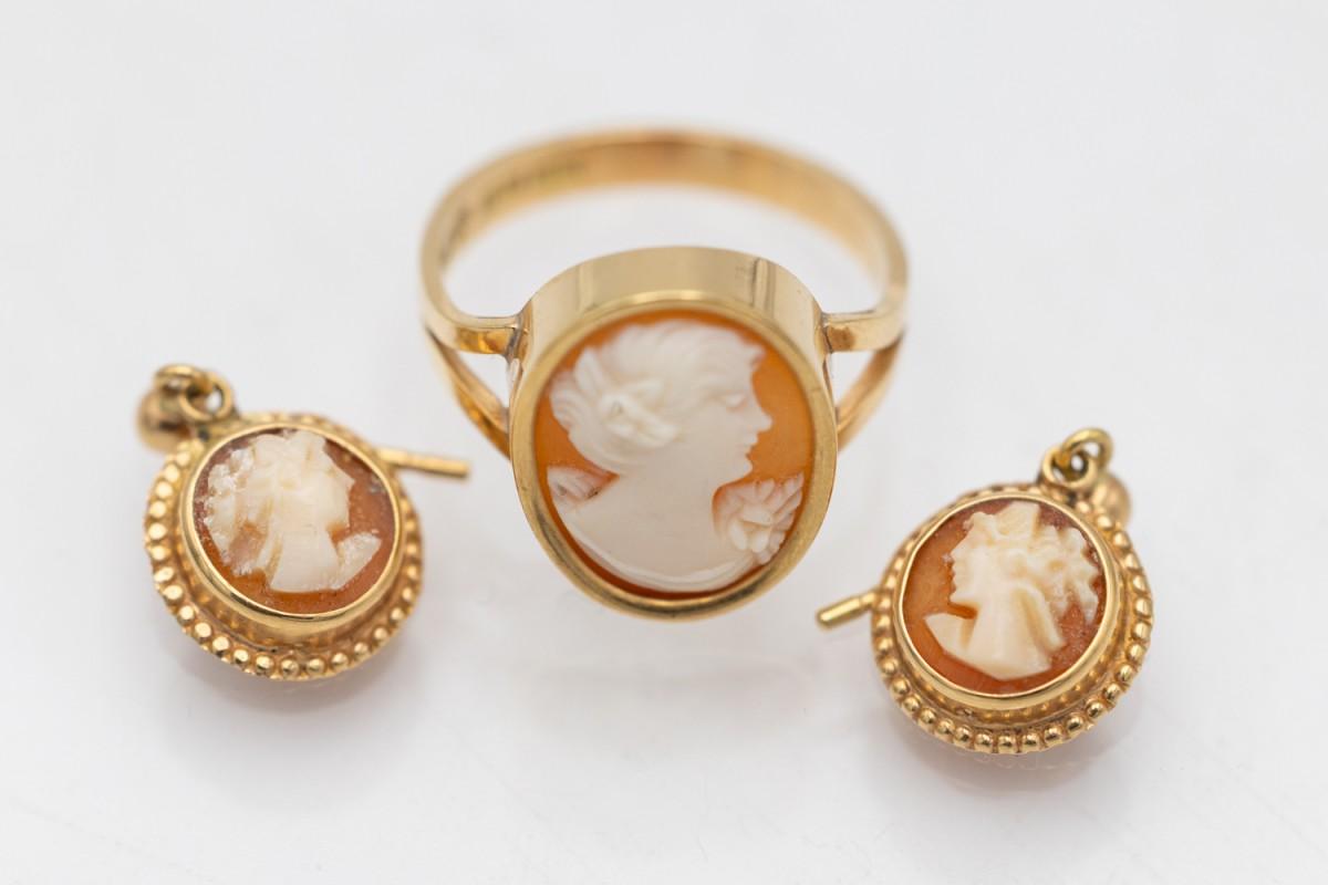 Women's or Men's Antique gold set, ring and earrings with cameo, Sweden. For Sale