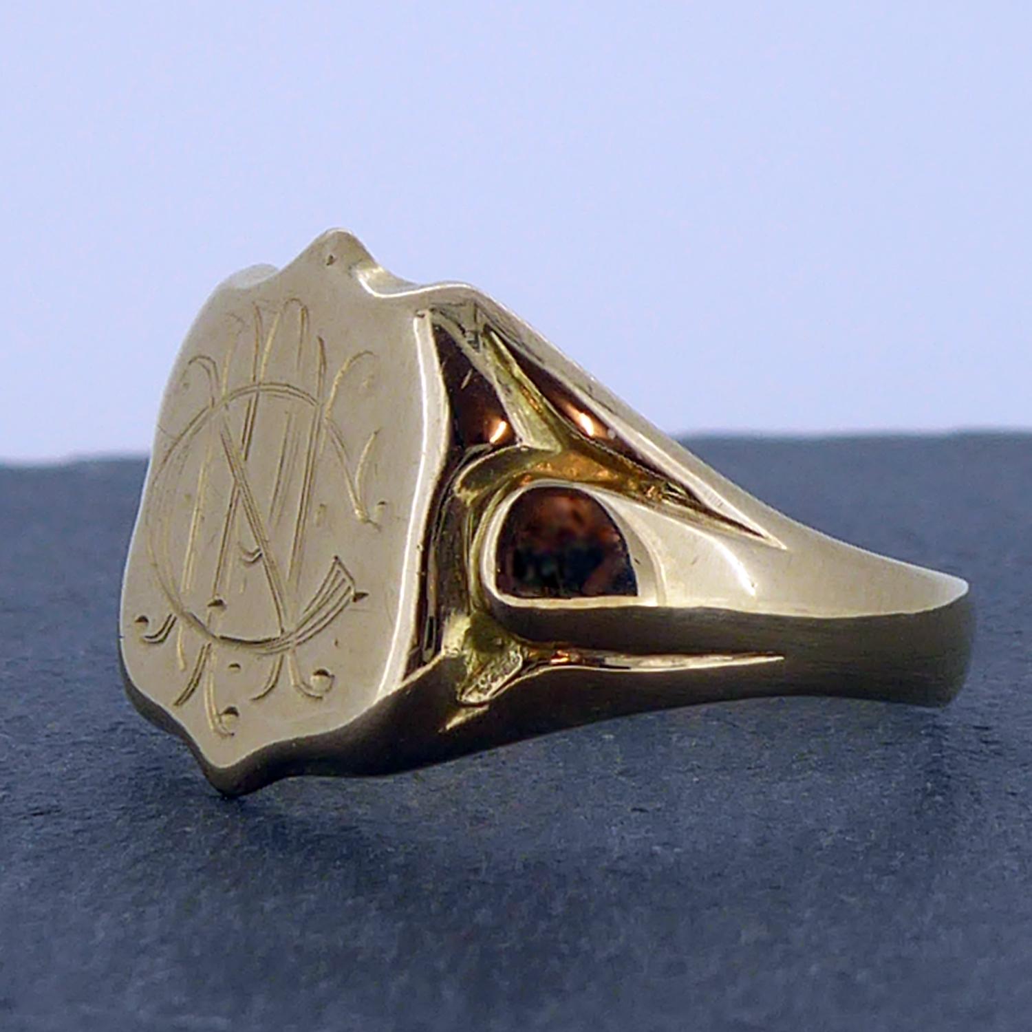 18 carat gold signet ring