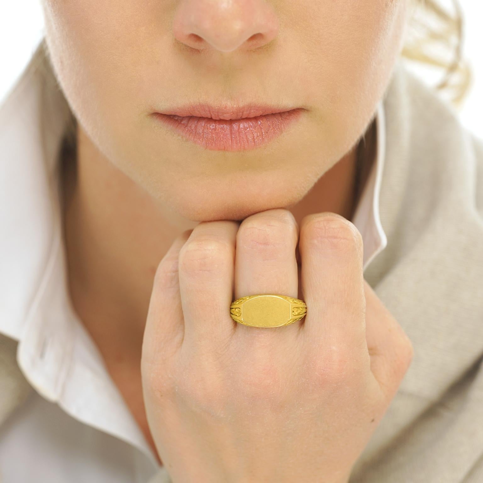 Victorian Antique Gold Signet Ring