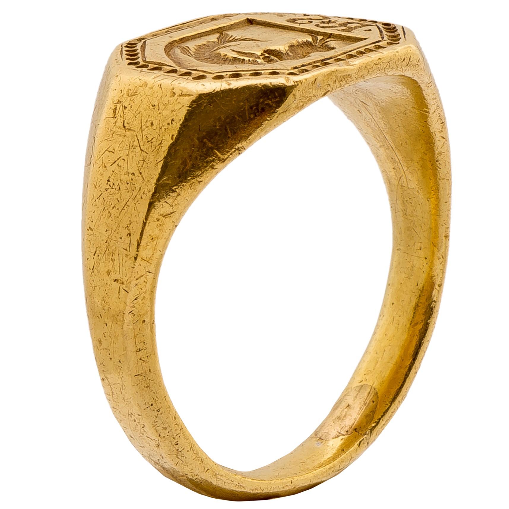 Antique Gold Signet Ring In Good Condition In Chicago, IL