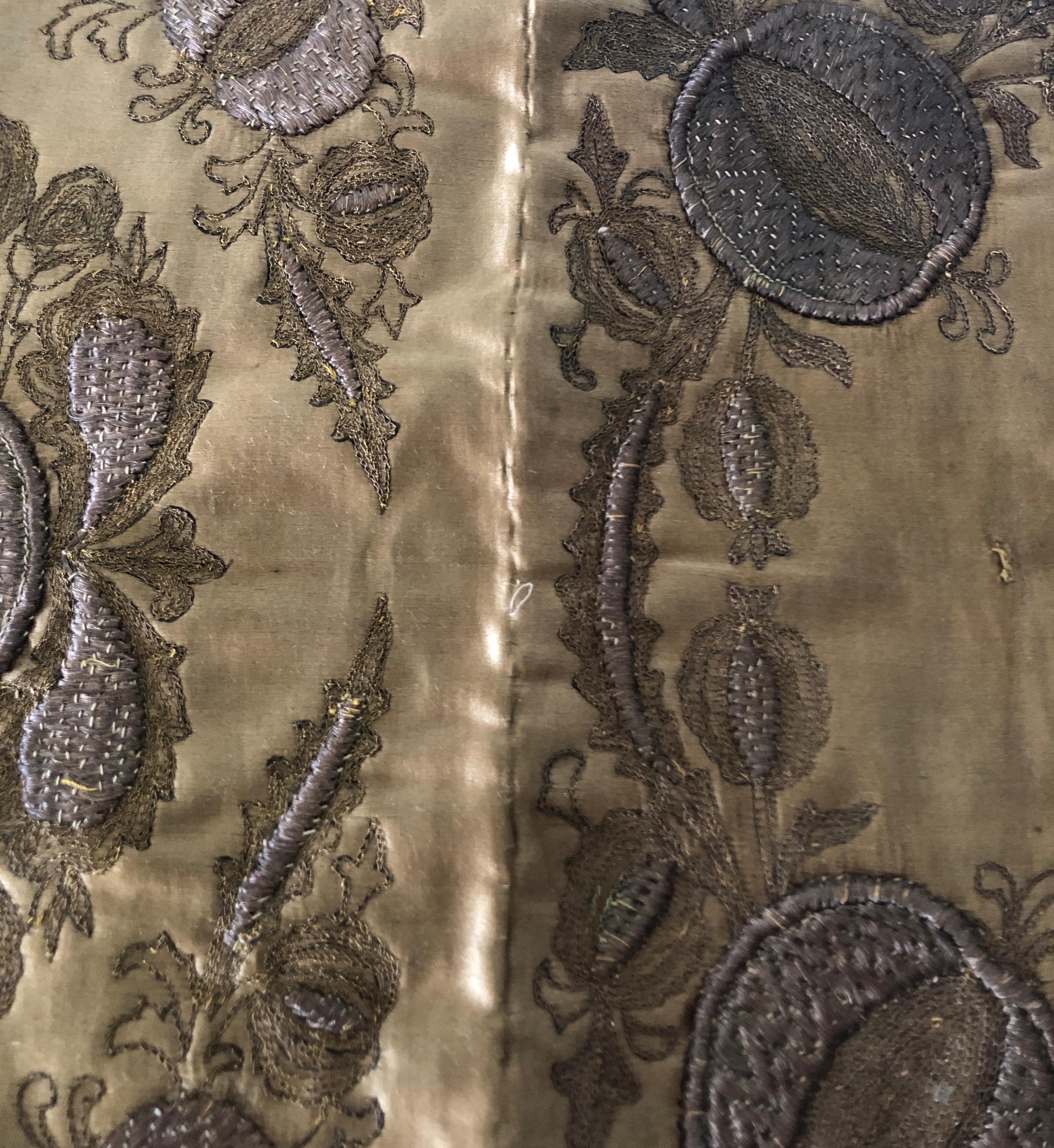 Antique Gold Silk and Metallic Threads Embroidery Textile In Good Condition In Oakland Park, FL