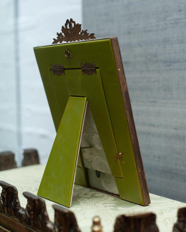 Marco con guirnaldas de seda dorada antigua y bronce Francés en venta