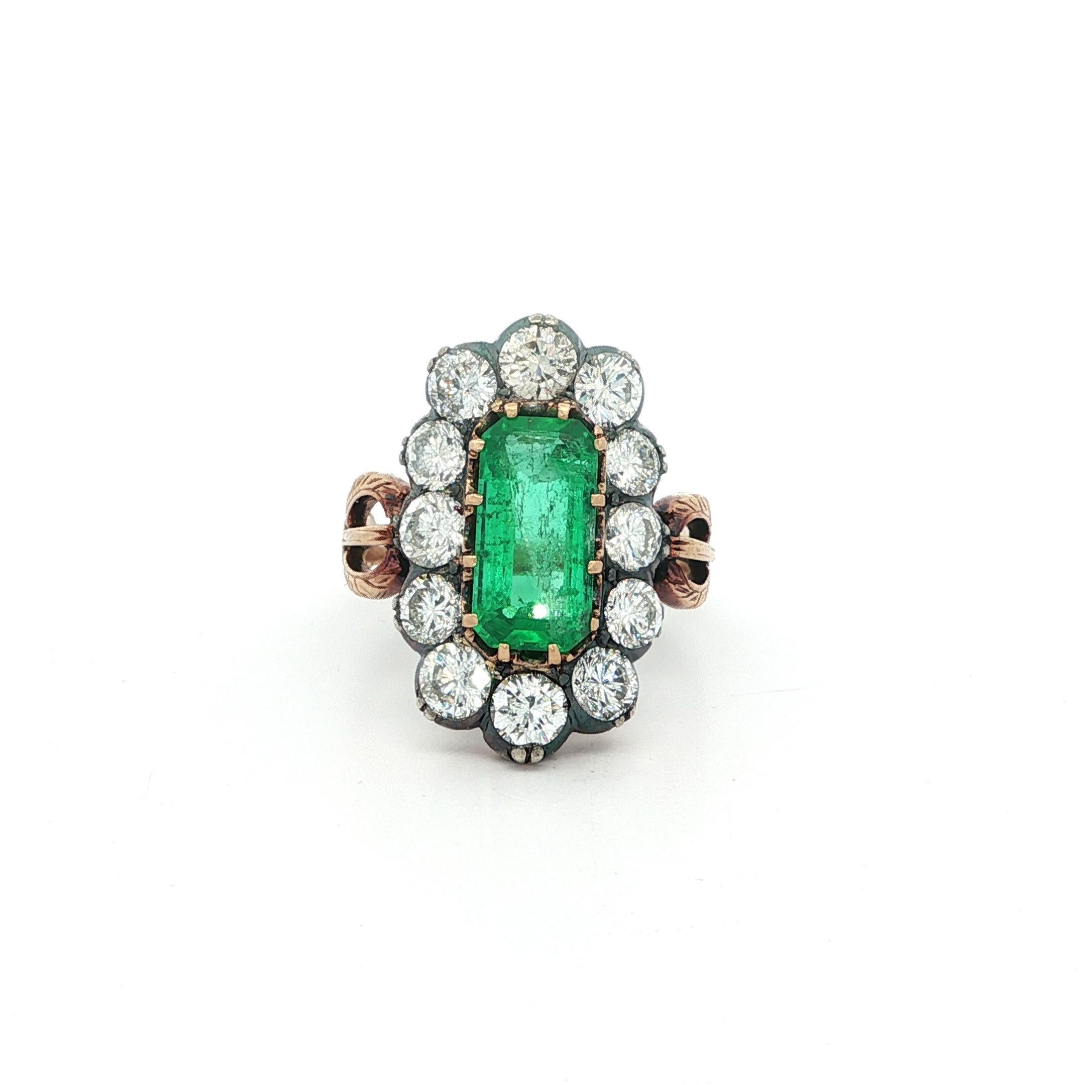 Anello aureolato con diamante smeraldo colombiano allungato in oro e argento 3,91ctw GIA in vendita 8