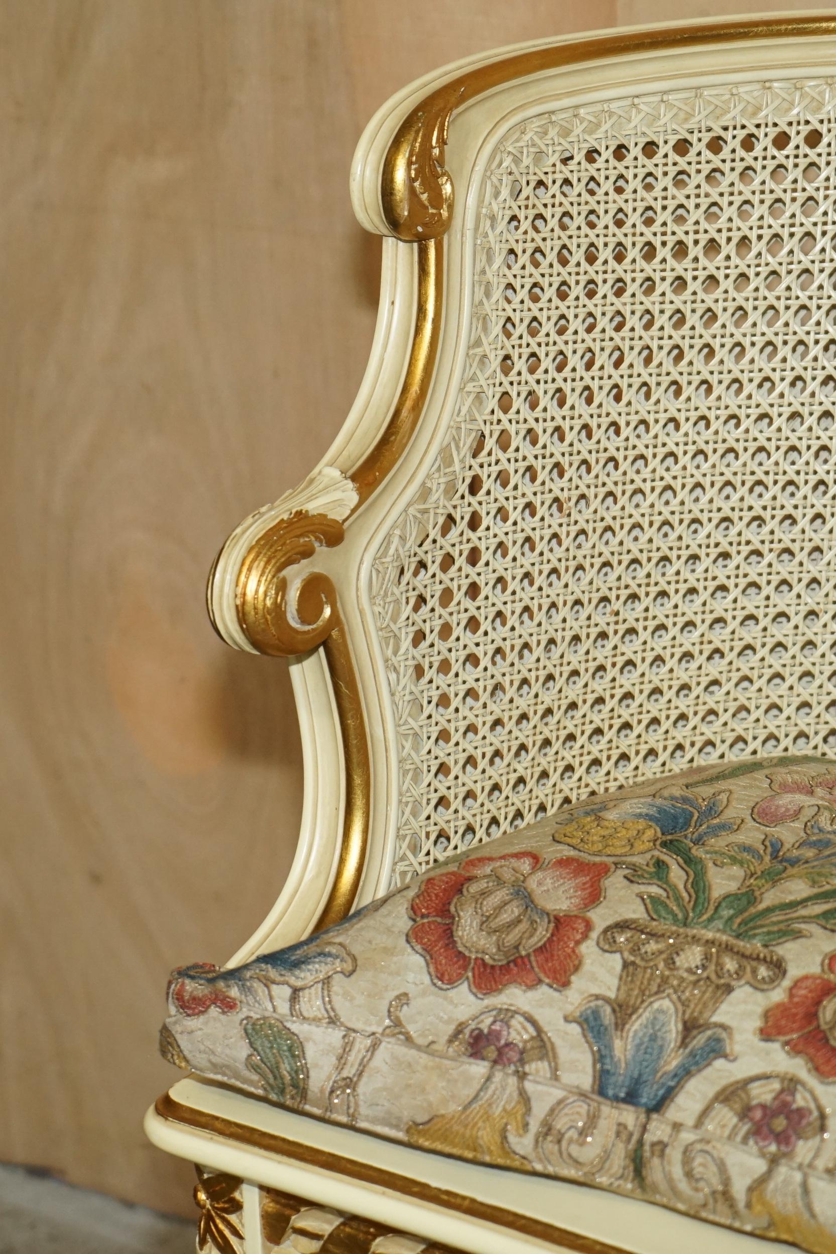 ANTIQUE GOLD & SILVER LEAF EMBROIDERED FRENCH LOUIS BERGERE WiNDOW SEAT BENCH For Sale 2