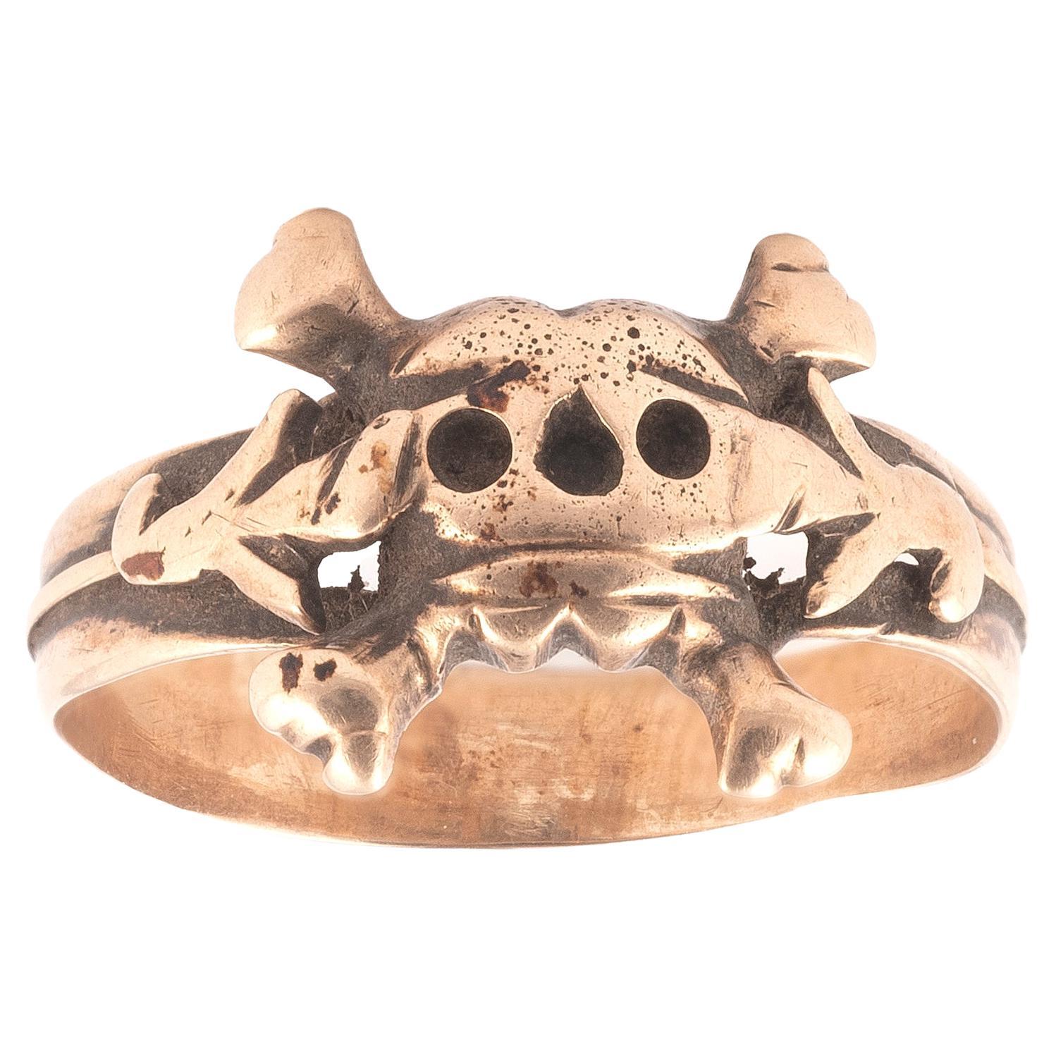Antique Gold Skull and Crossbone Men's Ring For Sale