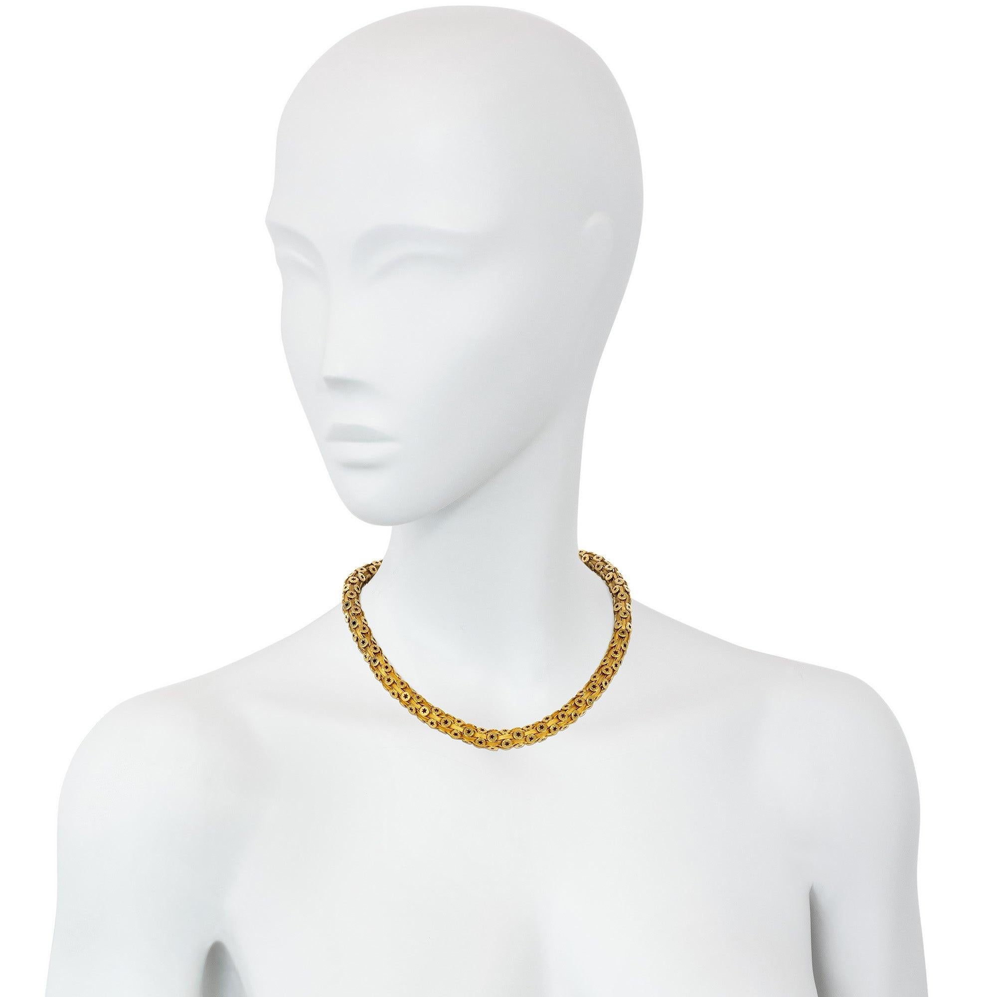 Antique Gold Star Motif Barrel Chain Necklace View 4