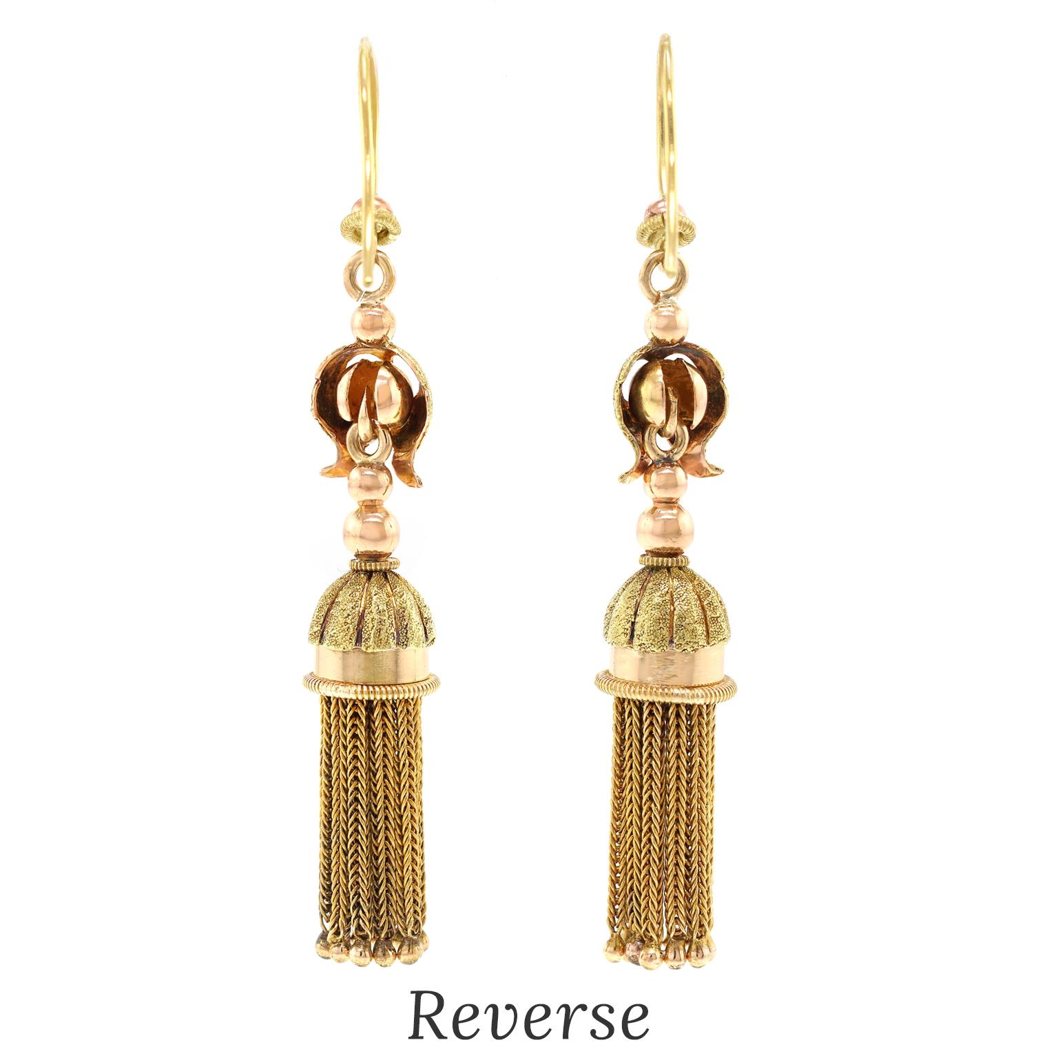 Orecchini con nappe in oro antico in vendita 2