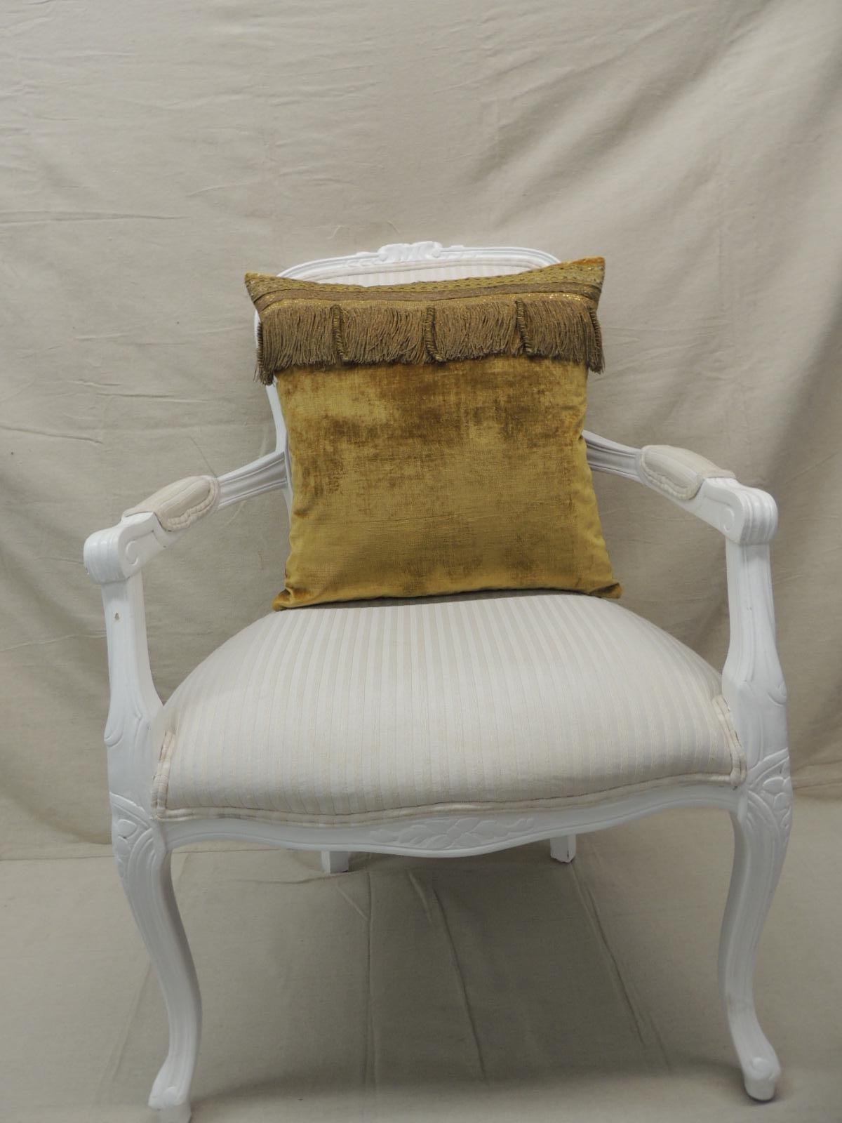 Antique Gold Velvet Decorative Square Pillow In Good Condition For Sale In Oakland Park, FL