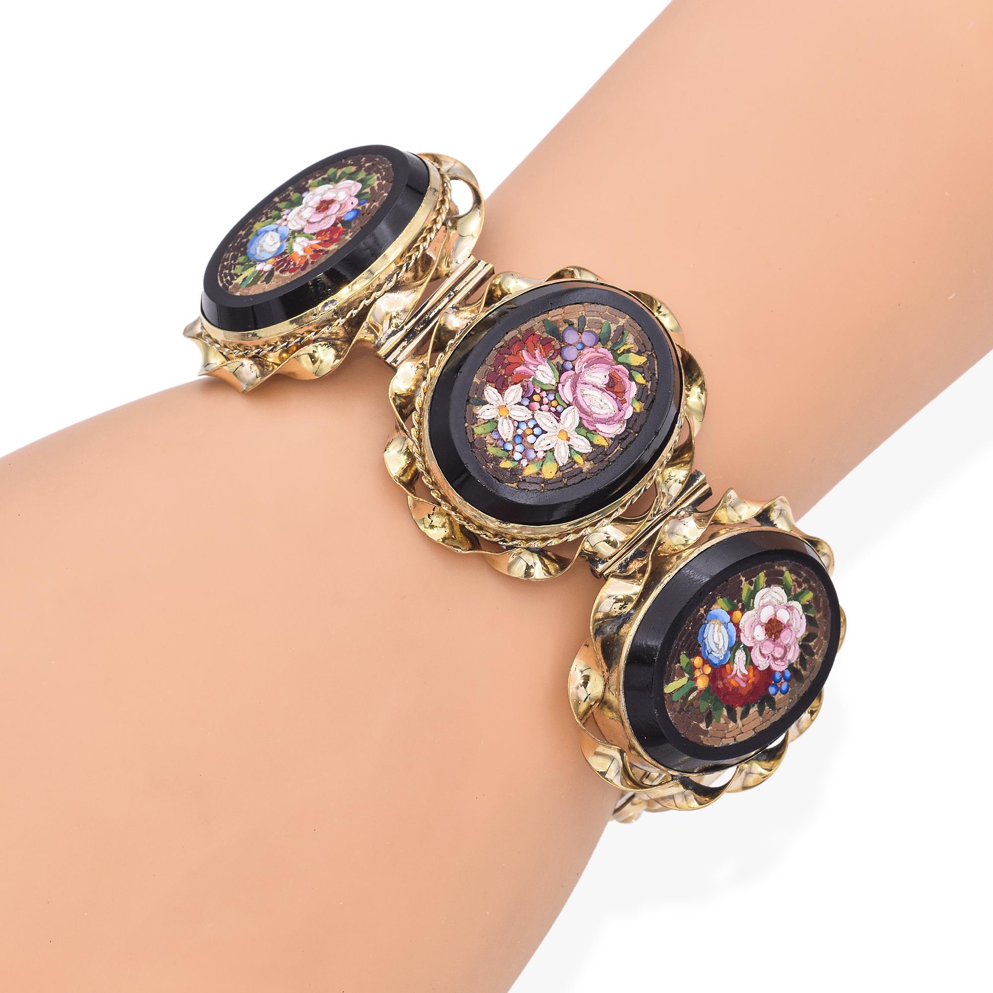 Pulsera Vermeil Oro Antiguo Micro Mosaico Floral en Bueno estado para la venta en New York, NY