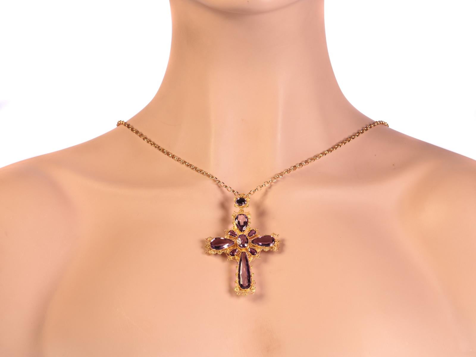 Antique Gold Victorian Filigree Cross Ten Beautiful Amethysts Brooch/Pendant In Excellent Condition For Sale In Antwerp, BE