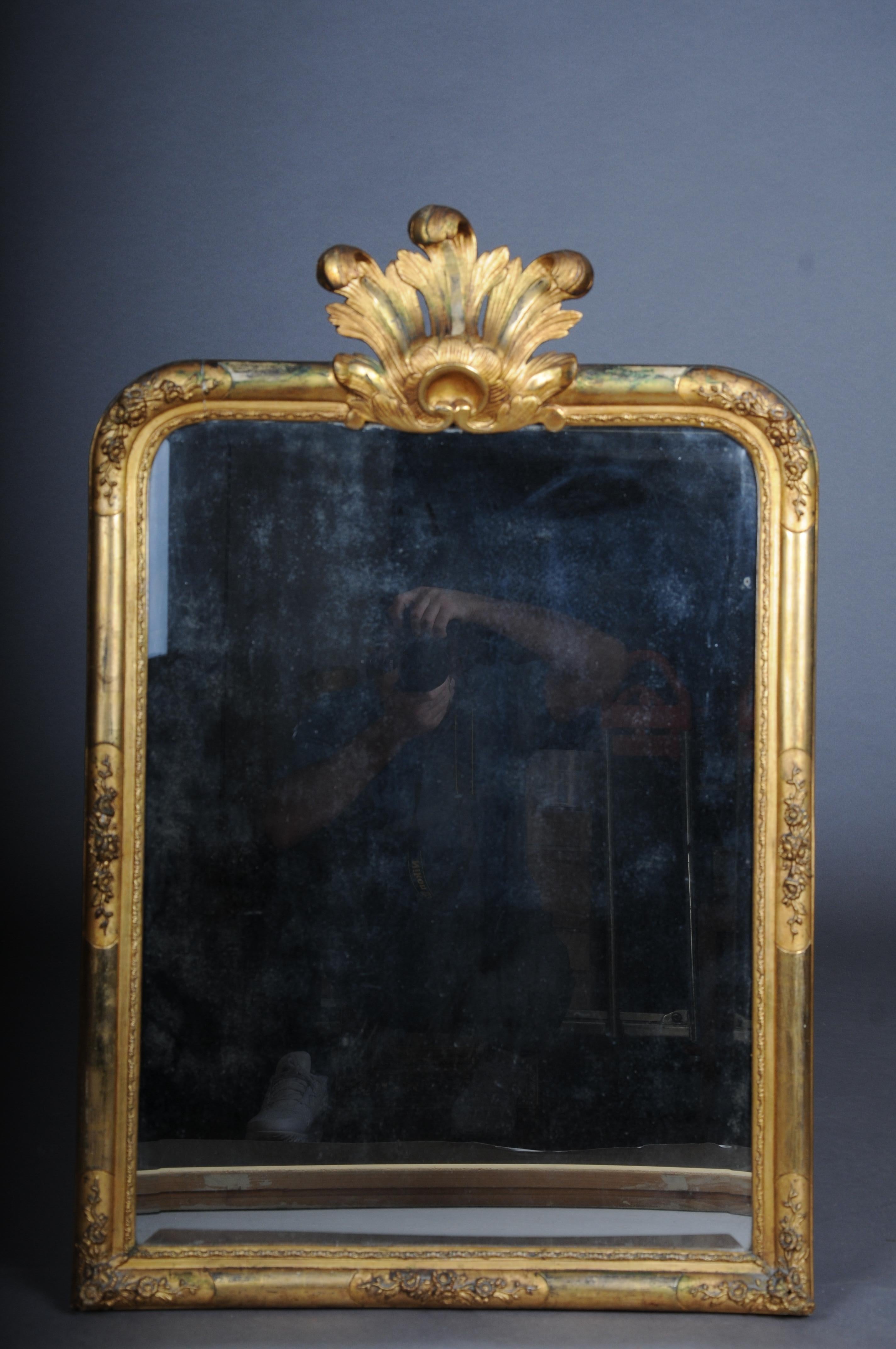 Antique gold wall mirror from 1780

Beautiful, noble wall mirror, crowned in the middle with a carved shell.
Light floral relief all around. Completely set in gold.