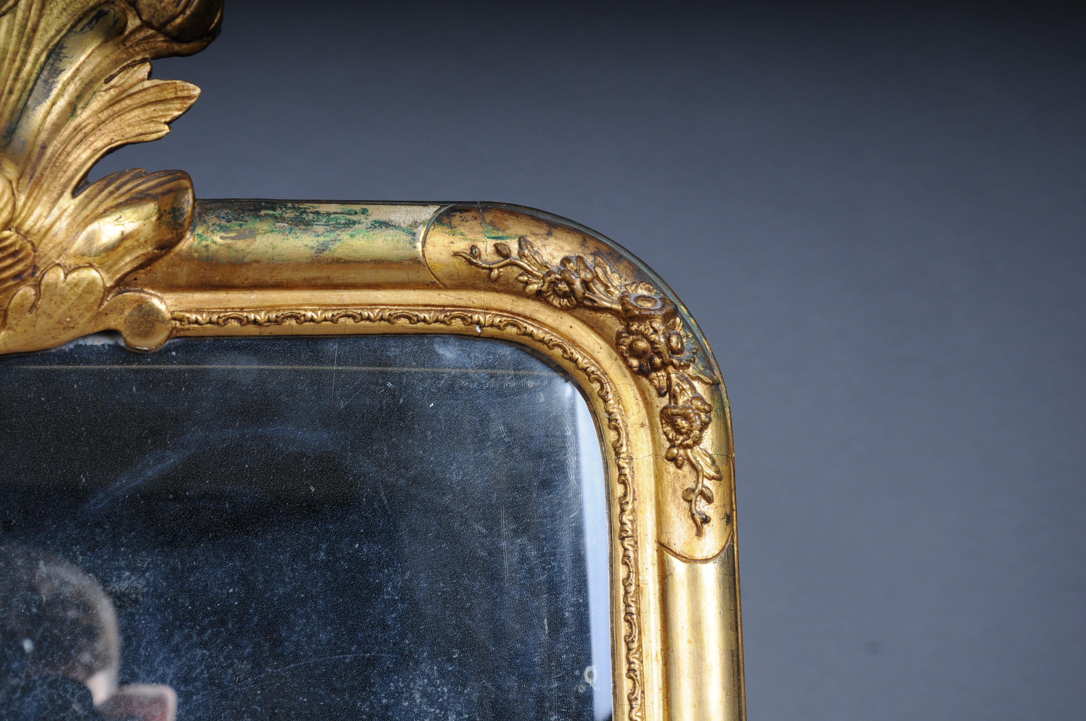 Antique gold wall mirror from 1780 In Good Condition For Sale In Berlin, DE
