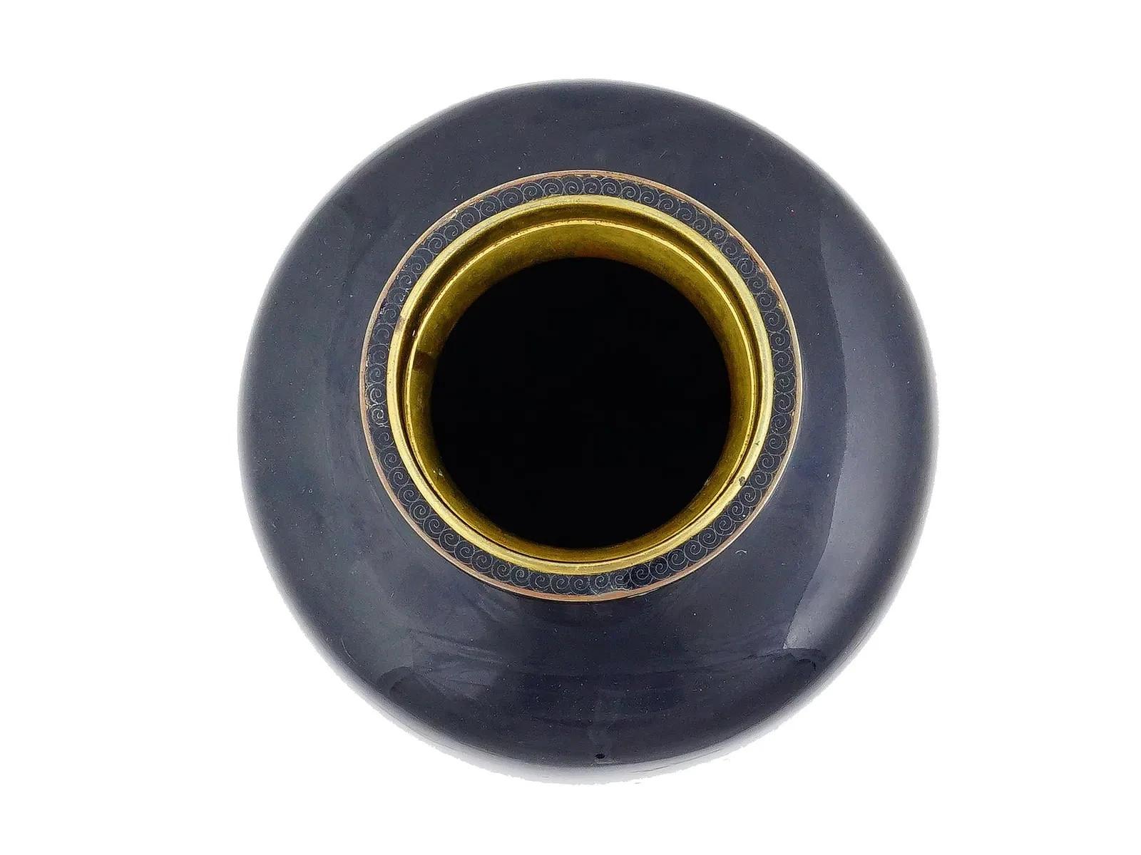 Antiguo Jarrón Japonés de la Edad de Oro con Esmalte Cloisonné Crisantemos y Gorriones en venta 1