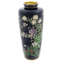 Antiguo Jarrón Japonés de la Edad de Oro con Esmalte Cloisonné Crisantemos y Gorriones