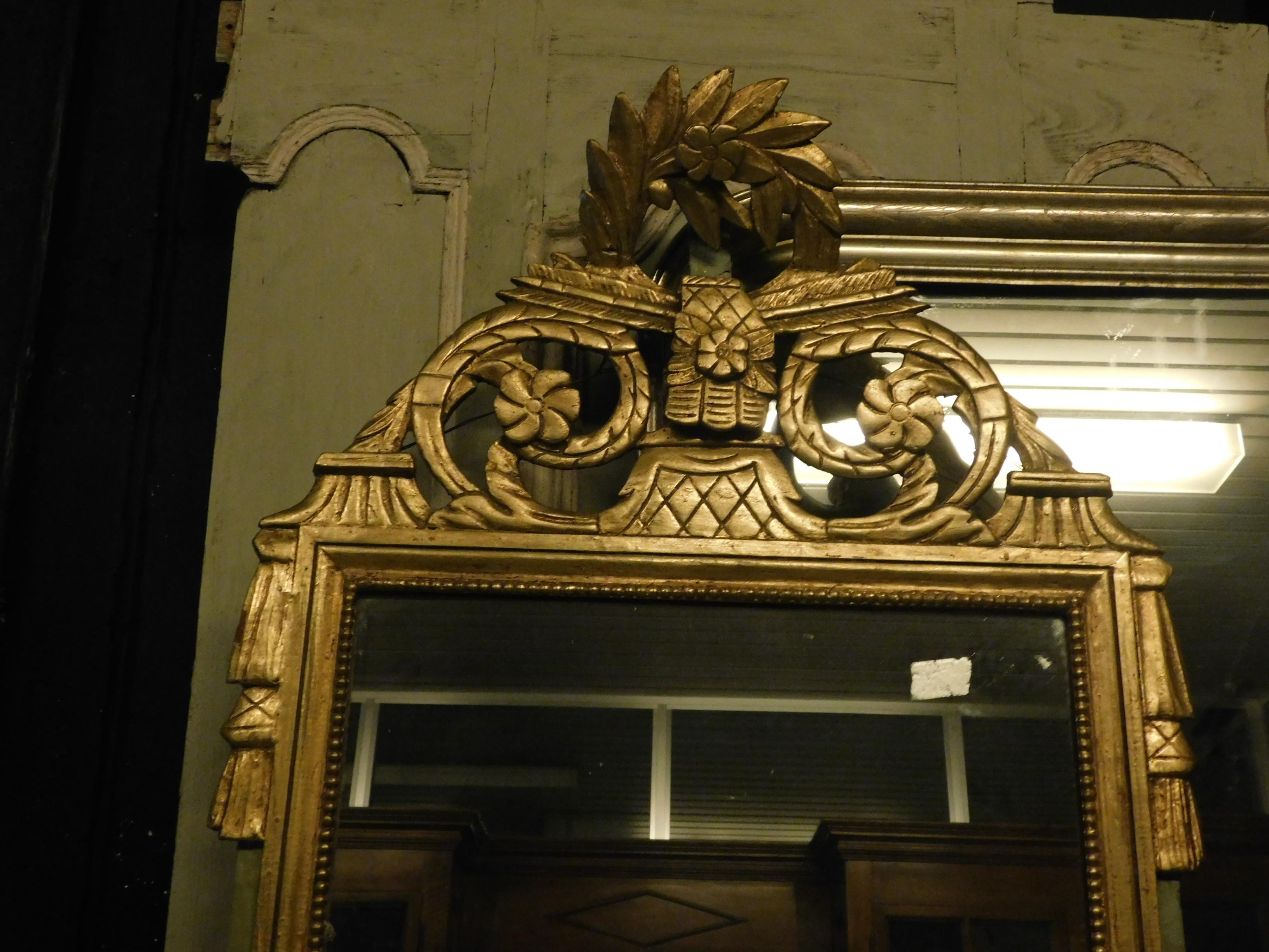 19th Century Antique Golden Mirror Wood, Floral Carved Decorations, 1800, Italy