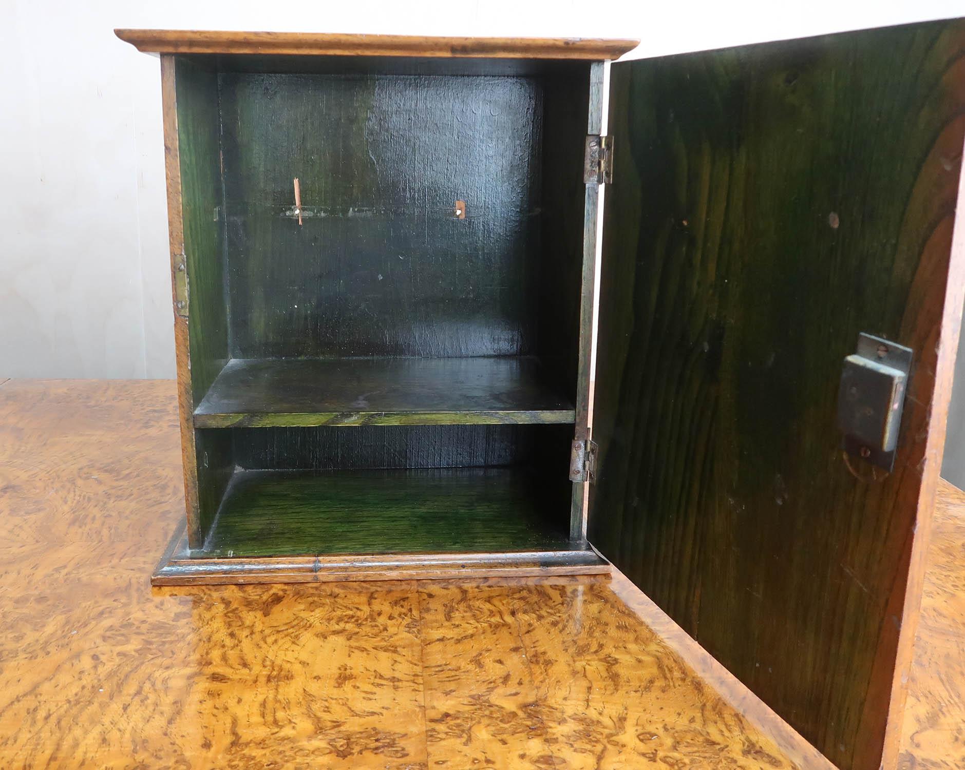 Antiguo mueble ahumador de roble dorado. Inglés C.1910 1