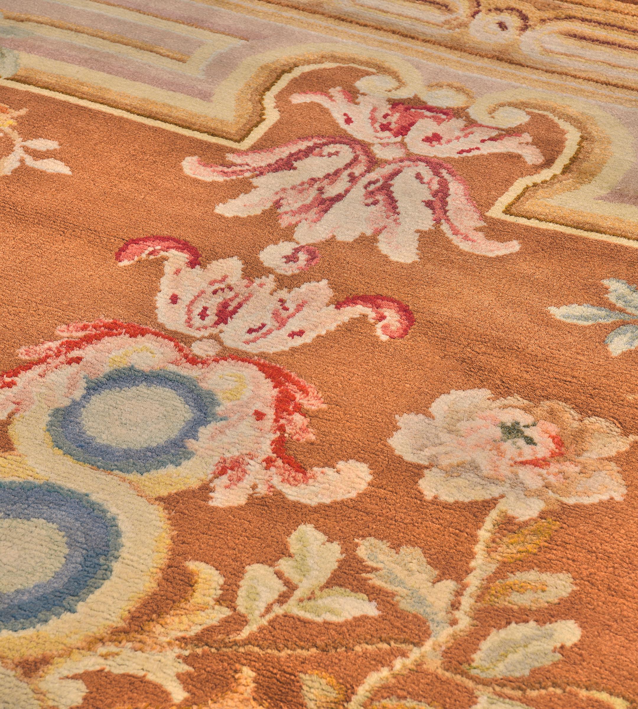 Laine Ancien tapis de laine de Savonnerie français à fleurs jaune doré tissé à la main en vente