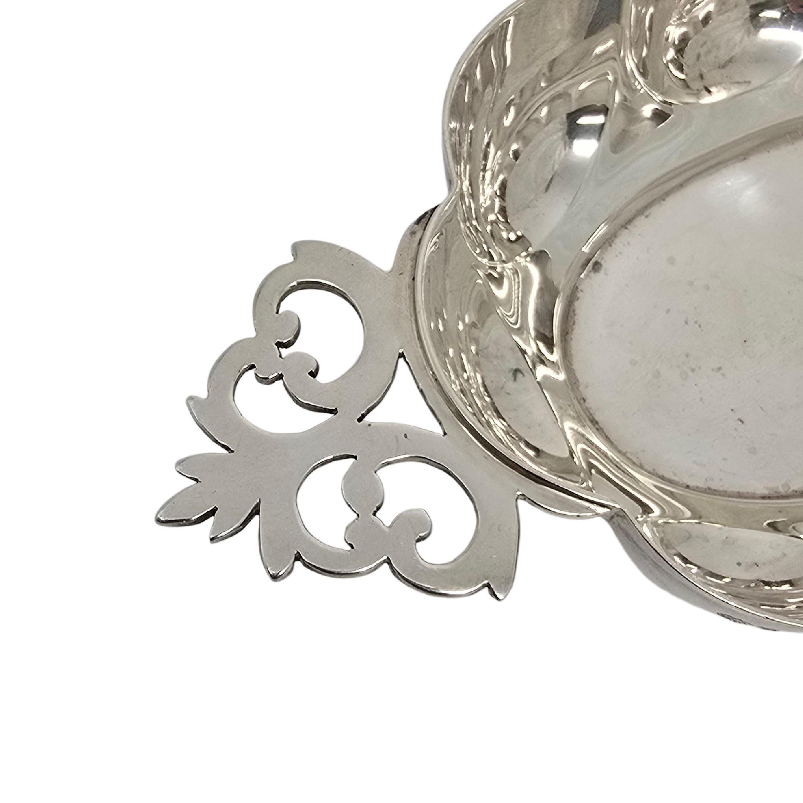 Antica ciotola Quaich ovale smerlata in argento Sterling Goldsmiths & Silversmiths 23223 in vendita 2