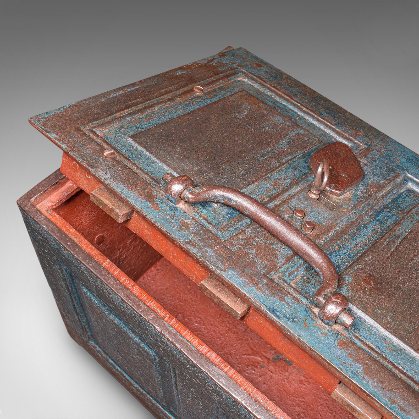 Antiker Goldschmiedetresor, englisch, schwerer Gusseisen-Tresor mit Schloss, viktorianisch im Angebot 5