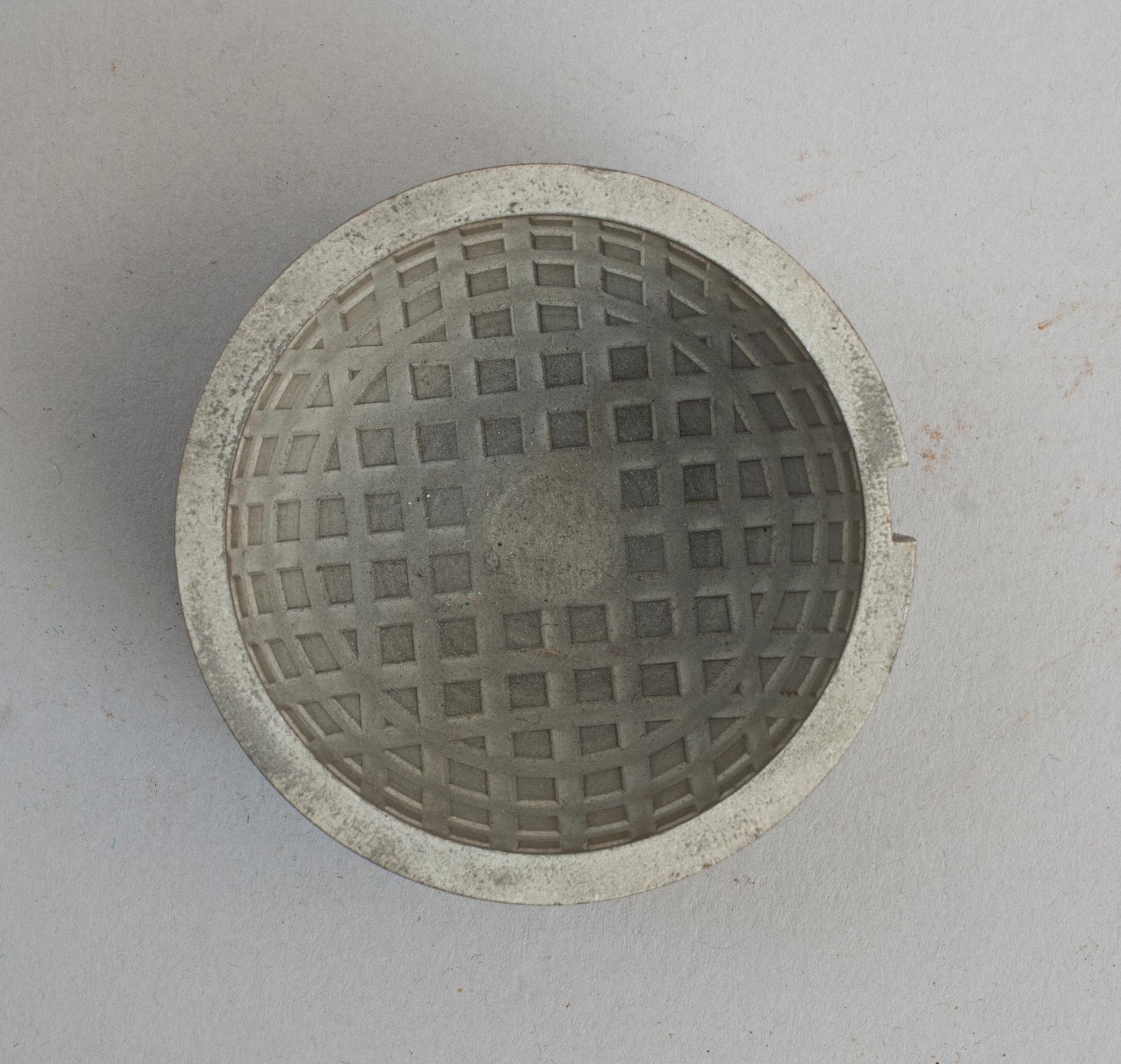 Antique Golf Ball Mould, Square Mesh Pattern. In Good Condition For Sale In Oxfordshire, GB