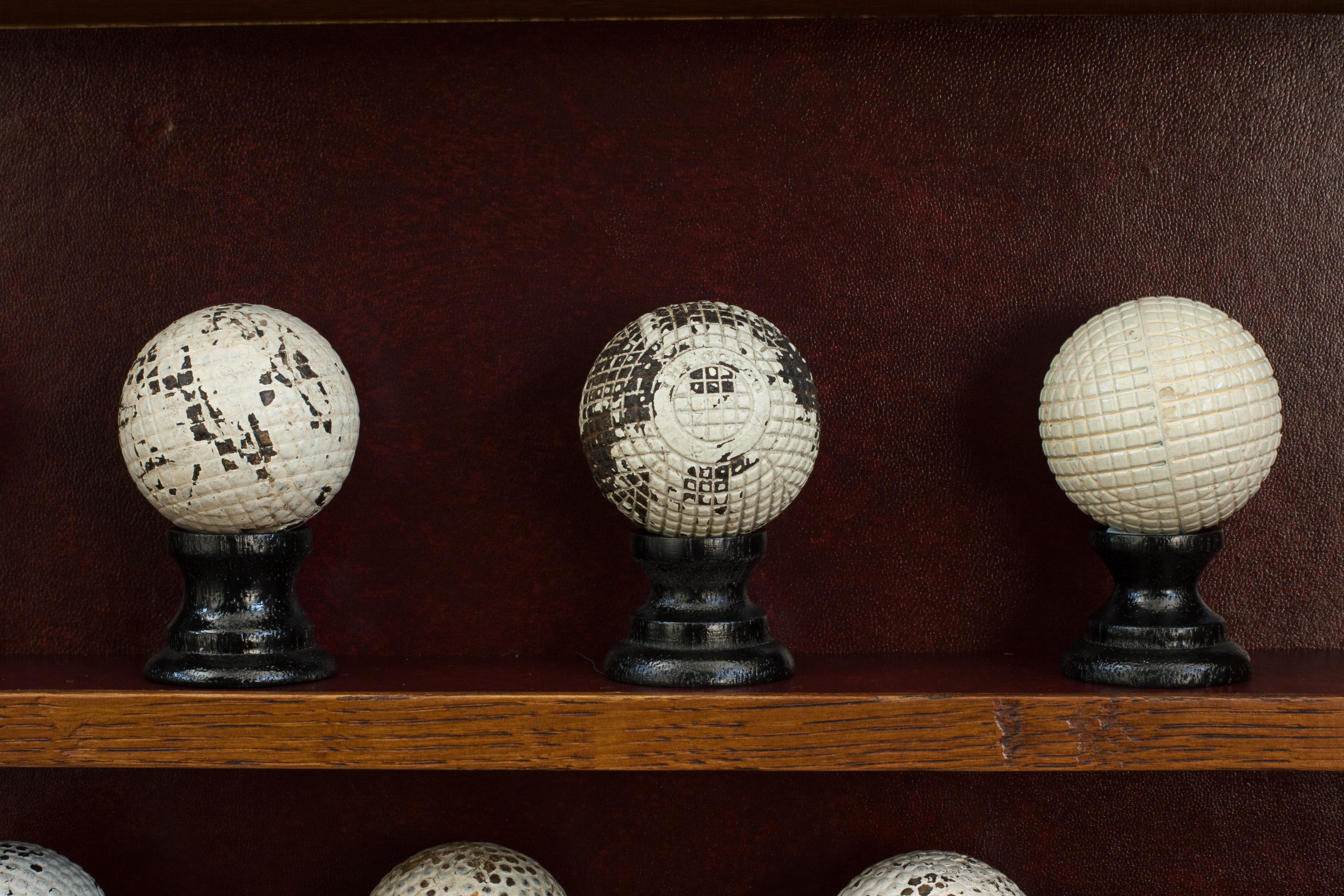 Pelotas de golf antiguas en vitrina en venta 4