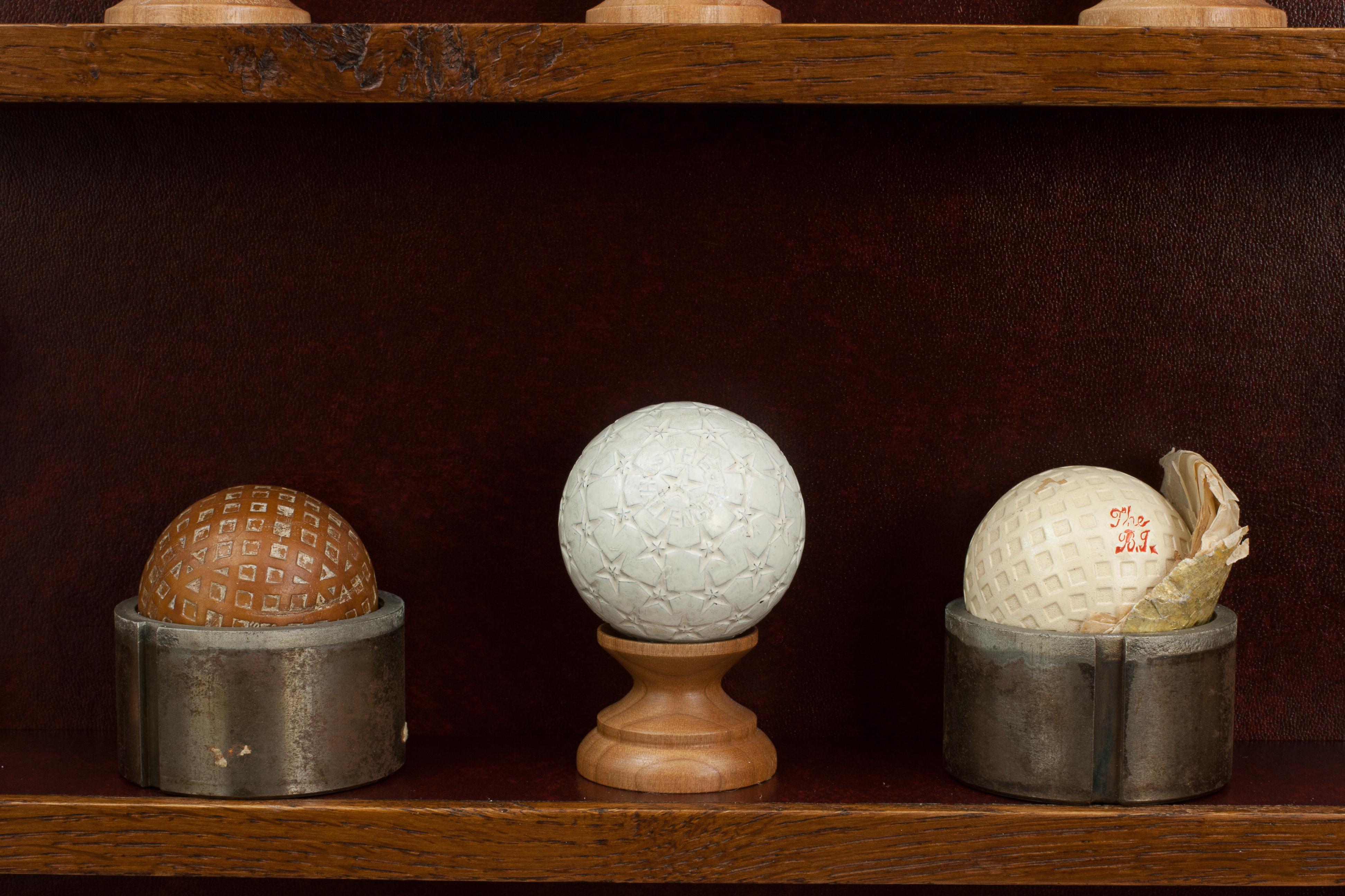 Pelotas de golf antiguas en vitrina en venta 8