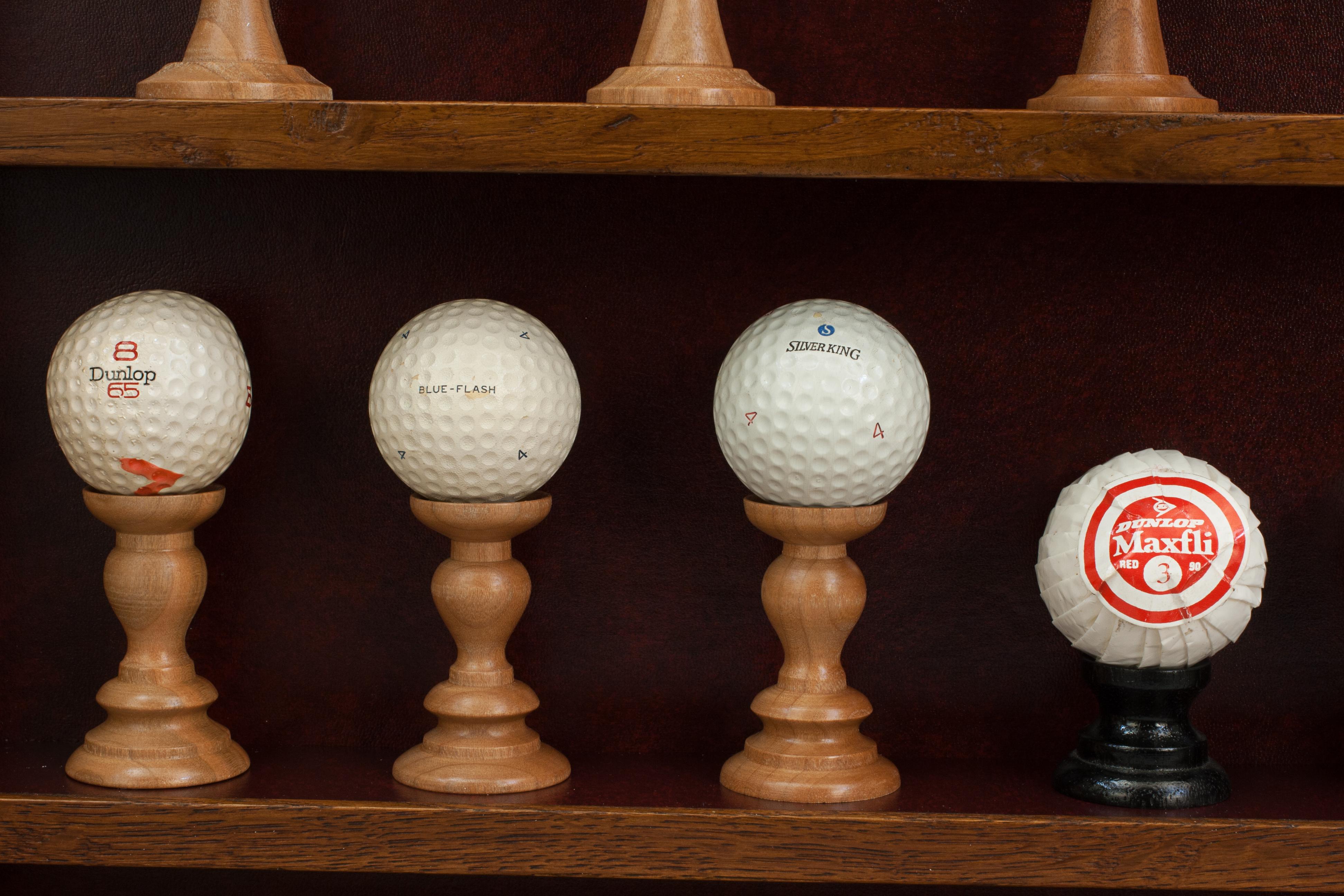 Pelotas de golf antiguas en vitrina en venta 12