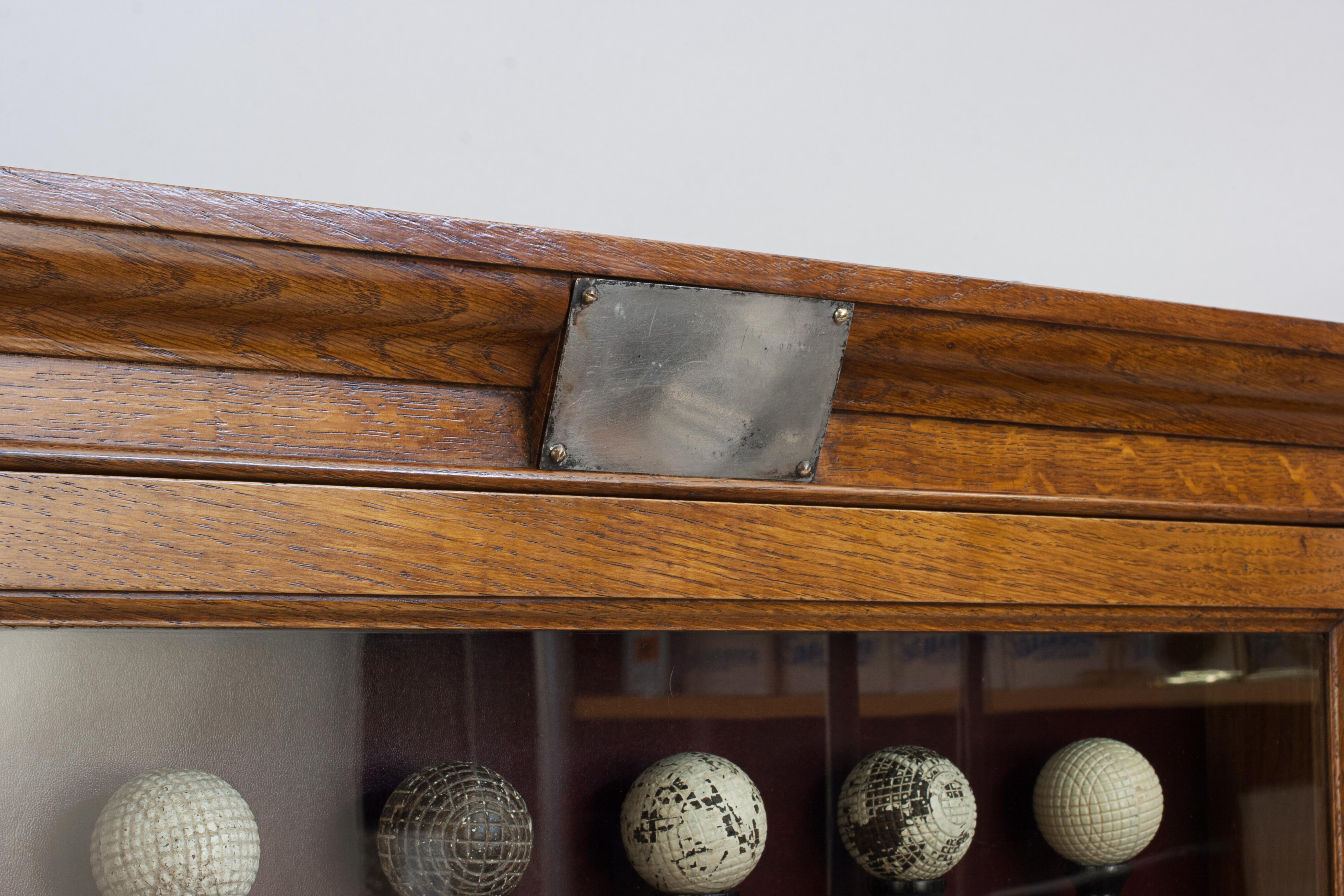 Pelotas de golf antiguas en vitrina en Bueno estado para la venta en Oxfordshire, GB