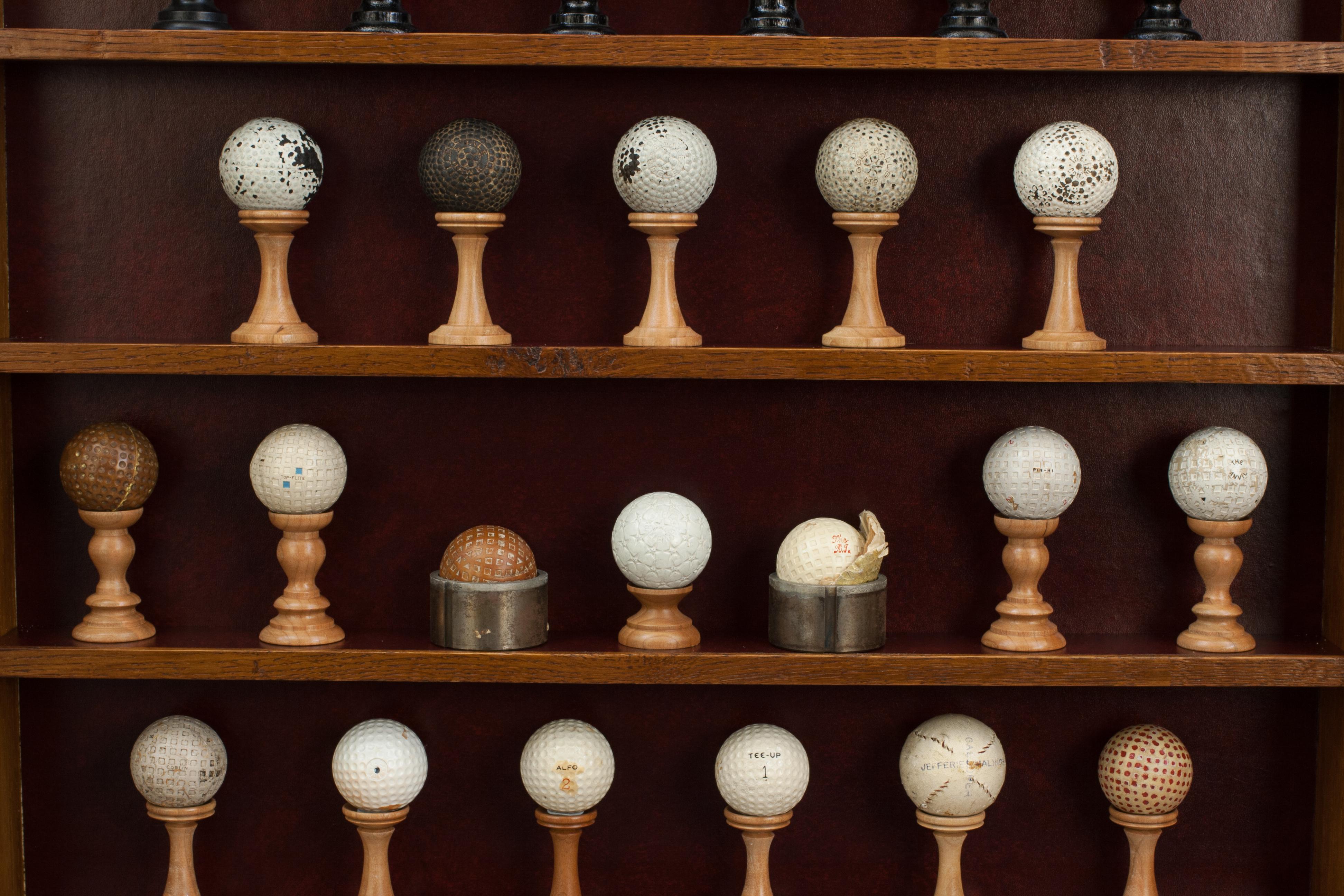 Pelotas de golf antiguas en vitrina en venta 1