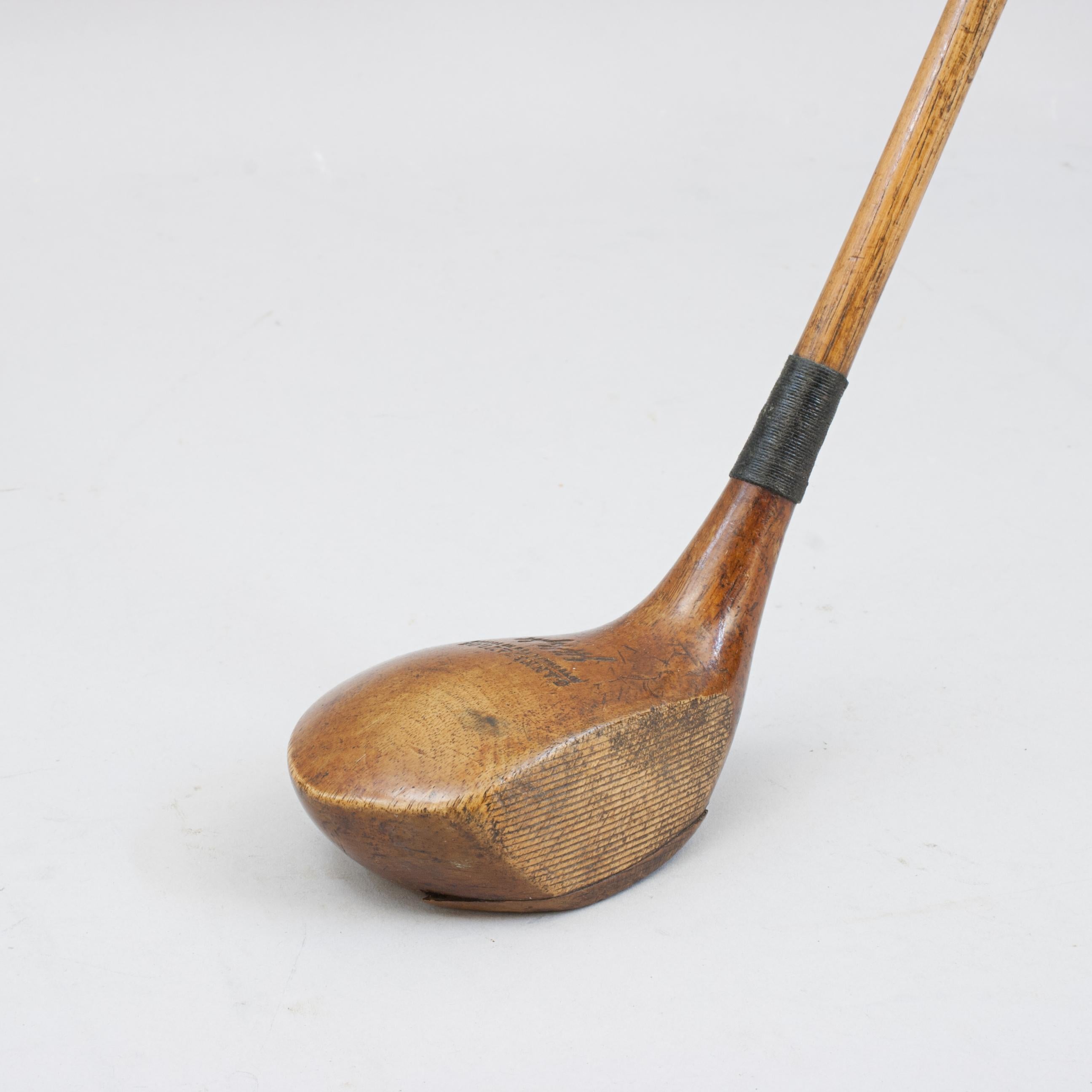 Antique Cann et Taylor Golf Club.
Pilon en bois de kaki à tête creuse, typique de l'époque, de Cann And Taylor. Cette superbe massue a une tête polie, un poids en plomb à l'arrière et le traditionnel horn slip le long du bord d'attaque de la