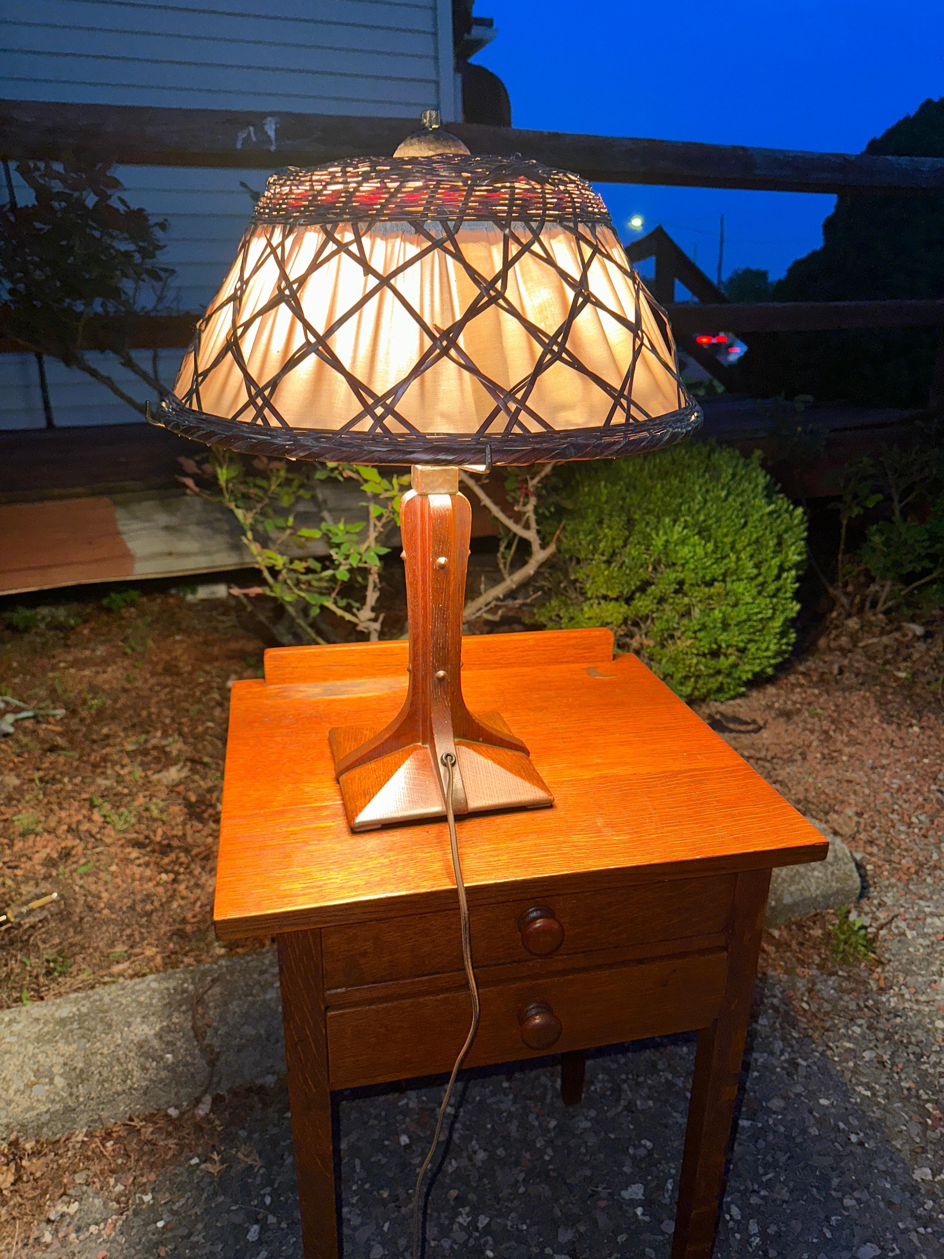 Américain Lampe de table Gustav Stickley ancienne - W7887 en vente
