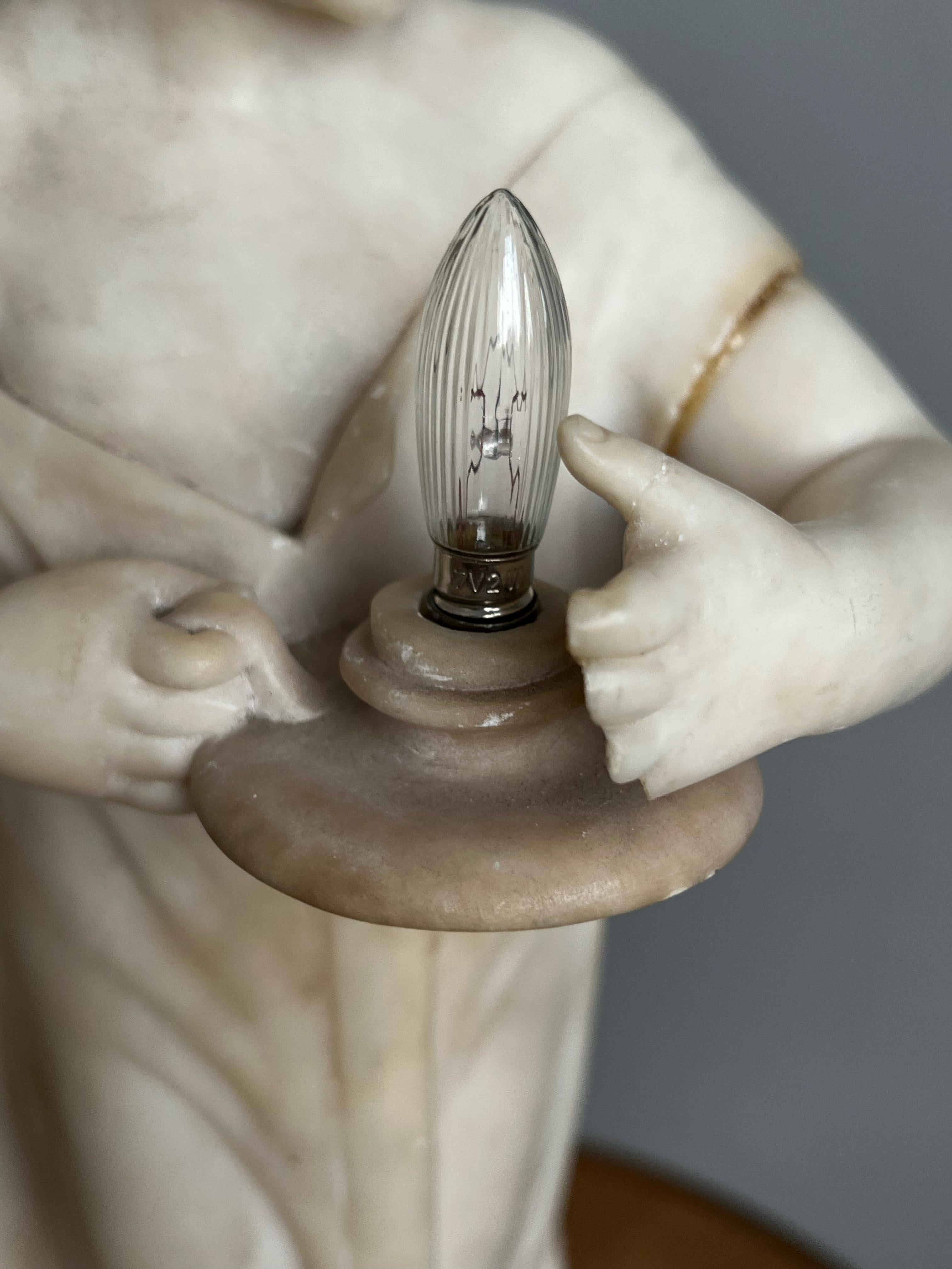 Ancienne lampe de bureau Good Night, Italie, sculpture d'une fille en albâtre par U. Stiaccini en vente 9