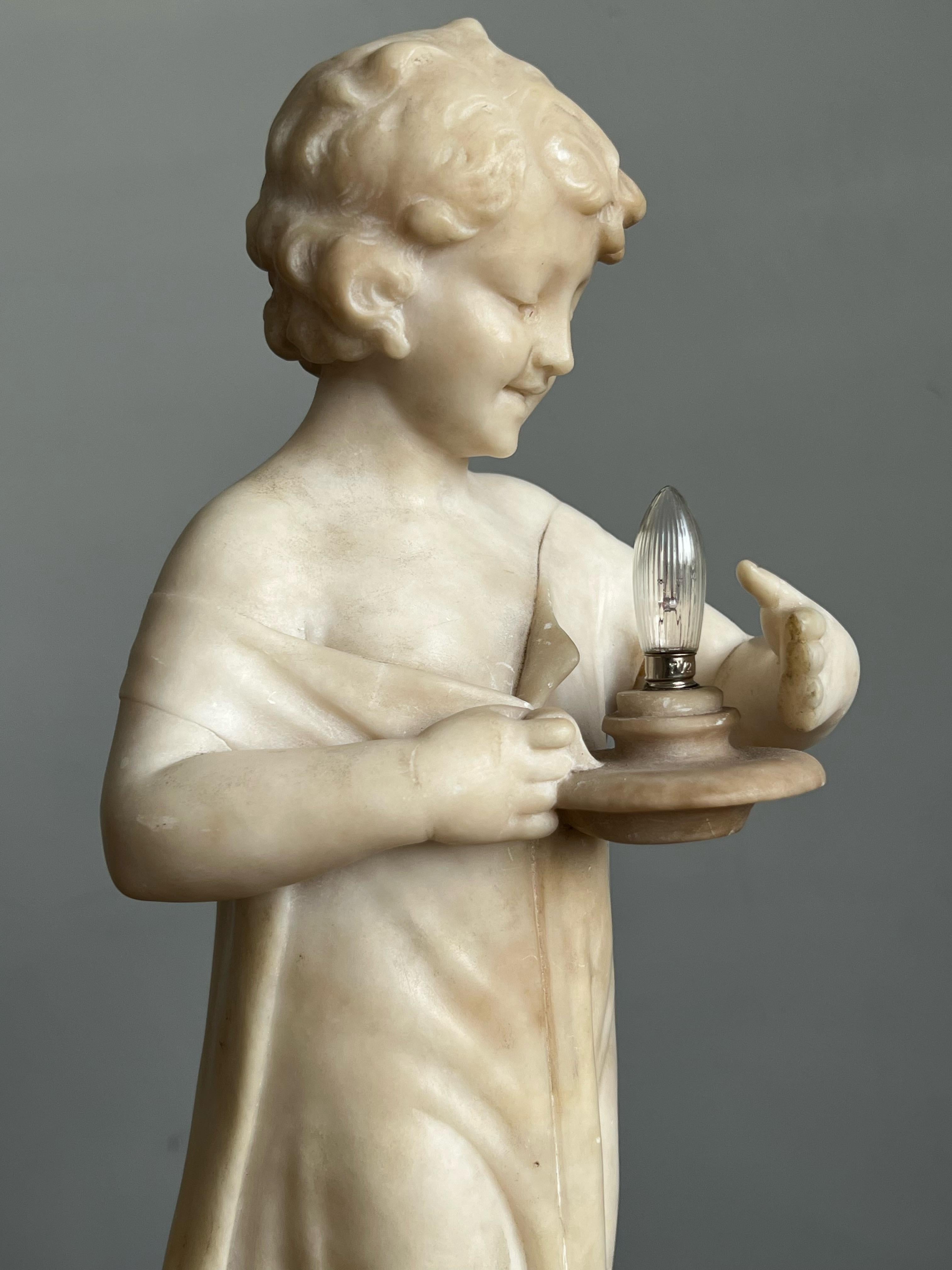 Antike „ Good Night“ Italien Alabaster-Tischlampe mit Mädchenskulptur aus Alabaster von U. Stiaccini, antik im Angebot 10